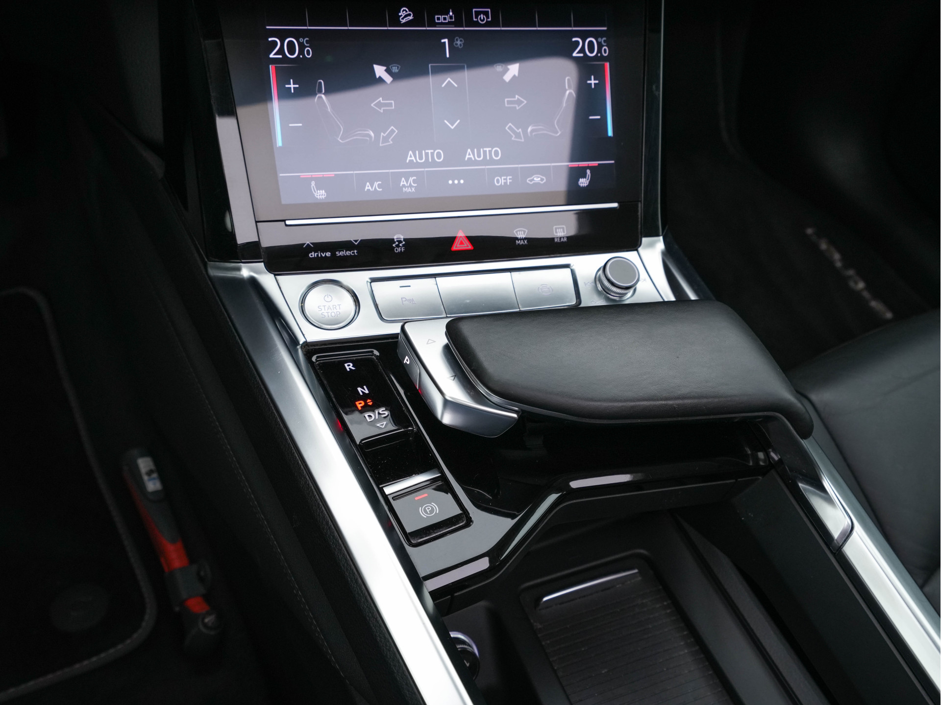 Audi e-tron 50 Quattro Launch-Edition-Plus 71 kWh [ 3-Fase ] {SOH-100%} (INCL-BTW) *PANO | LUXURY-LEATHER | ADAPTIVE-CRUISE | FULL-LED | DIGI-COCKPIT | KEYLESS | MEMORY-PACK | CAMERA | NAVI-FULLMAP | SHIFT-PADDLES | COMFORT-SEATS | 20''ALU*