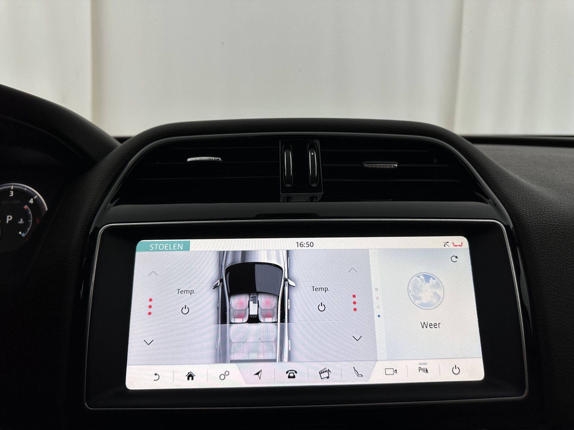 Jaguar F-PACE 2.0 Portfolio AWD 20d Aut. *PANO | DIGI-COCKPIT | XENON | LEATHER | KEYLESS | MERIDIAN-SOUND | NAVI-FULLMAP | ECC | PDC | CRUISE | 19''ALU*