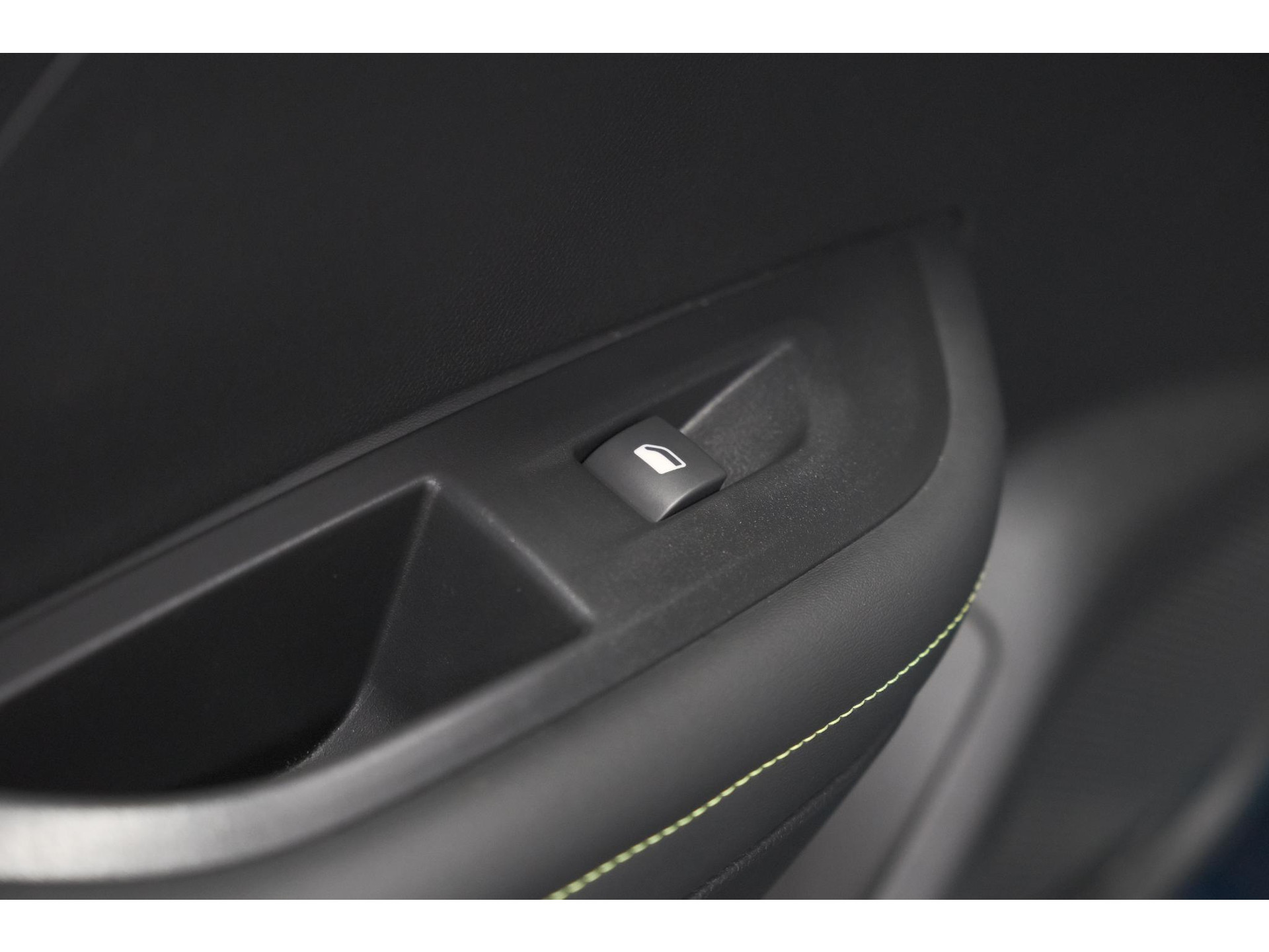 Peugeot 2008 1.2 Hybrid 145 GT | Camera | Apple Carplay | Parkeersensoren