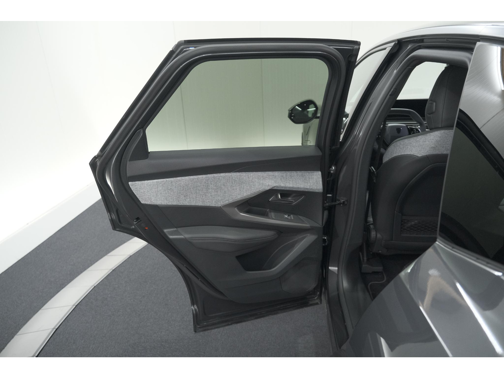 Peugeot 3008 1.2 Hybrid 136 GT | Pack Winter | Camera | Adaptieve Cruise Control | Elektrische Kofferklep