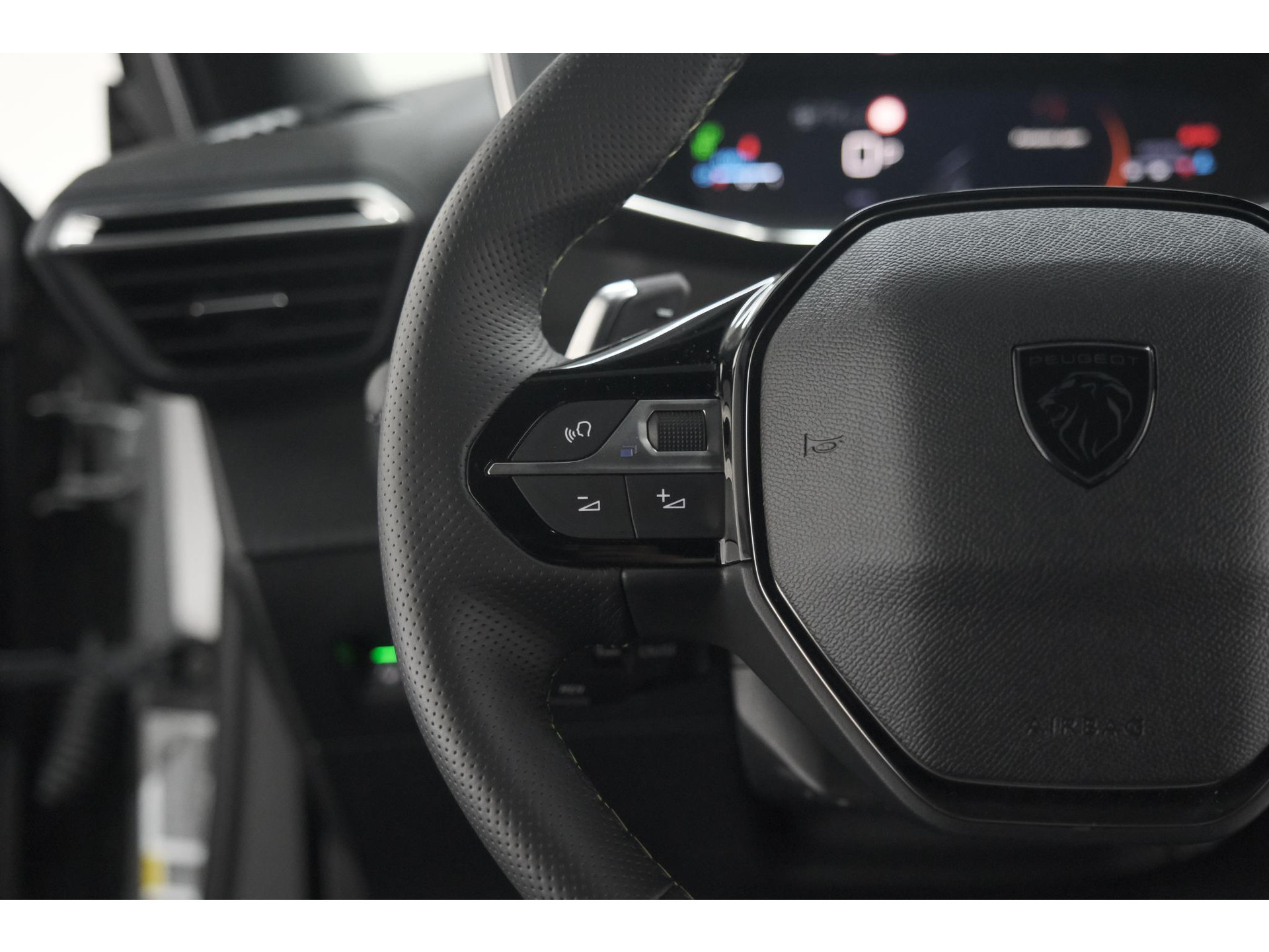 Peugeot 2008 PureTech 130 EAT8 GT | 360 Camera | Stoelmassage | Adaptieve Cruise Control | Dodehoekdetectie