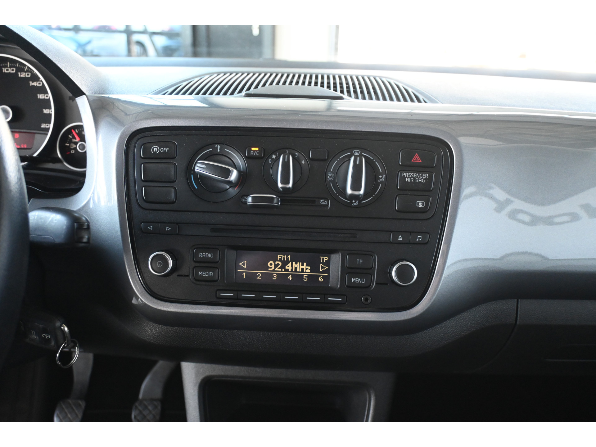 SEAT Mii 1.0 Style Sport Airco Cruise Control All in Prijs! Inruil Mogelijk!