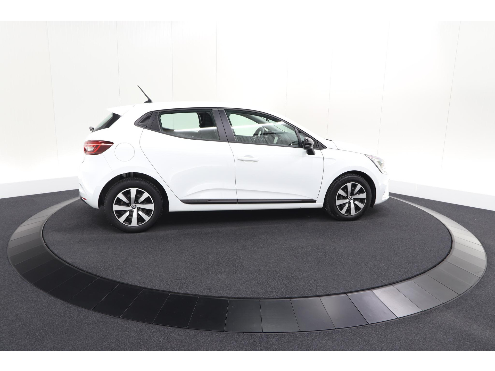 Renault Clio TCe 90 Equilibre | Parkeersensoren | Apple Carplay | Cruise Control | Airco