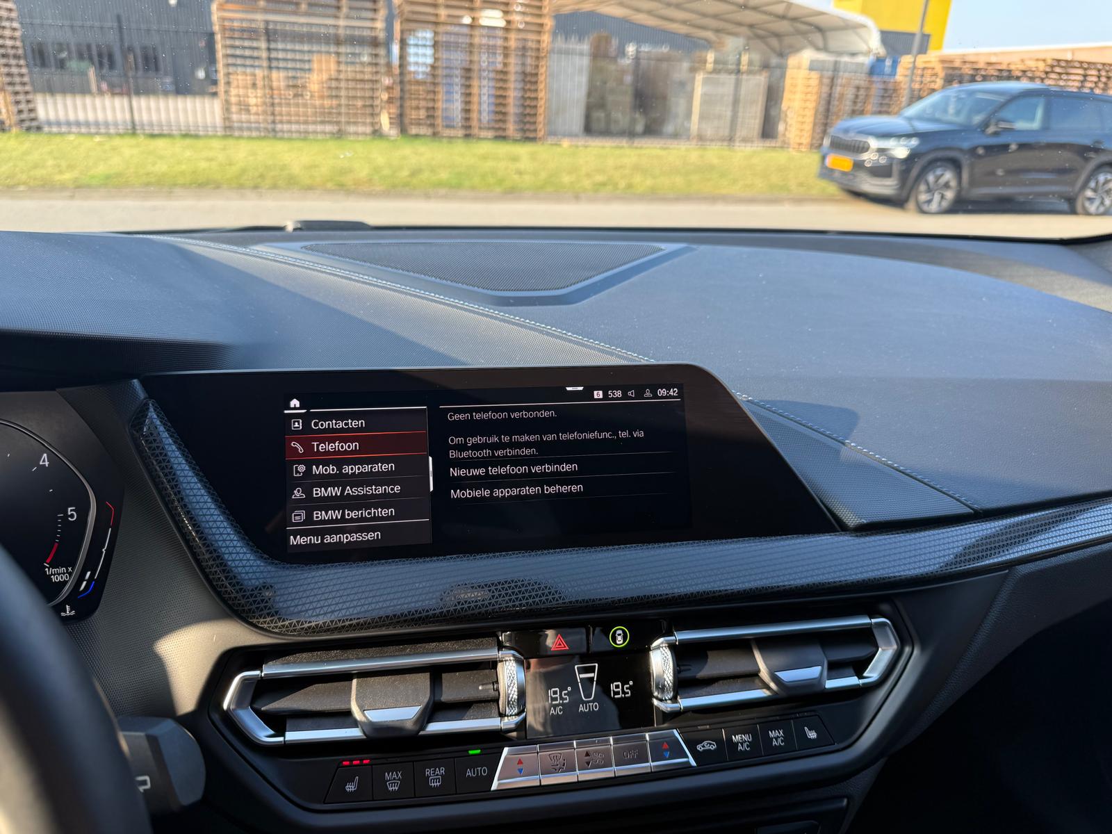 BMW 1-serie 116d Executive | 1E EIGENAAR | 3/6/12MND GARANTIE | AUTOMAAT | LED | CARPLAY | SFEERVERLICHTING | CRUISE | AIRCO |