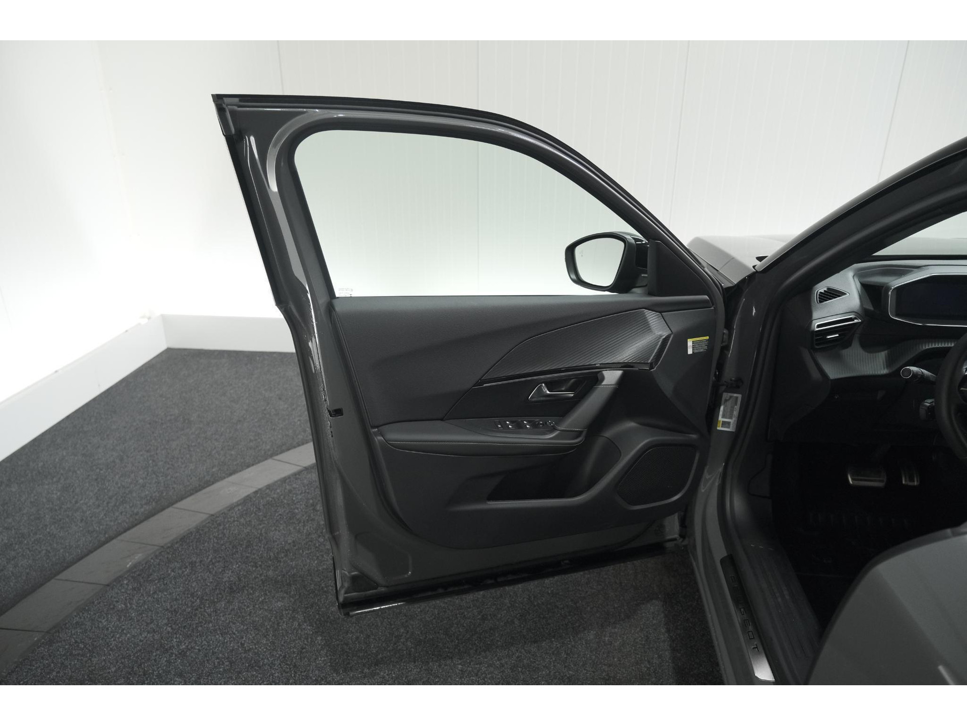 Peugeot 2008 PureTech 130 EAT8 GT | 360 Camera | Stoelmassage | Adaptieve Cruise Control | Dodehoekdetectie