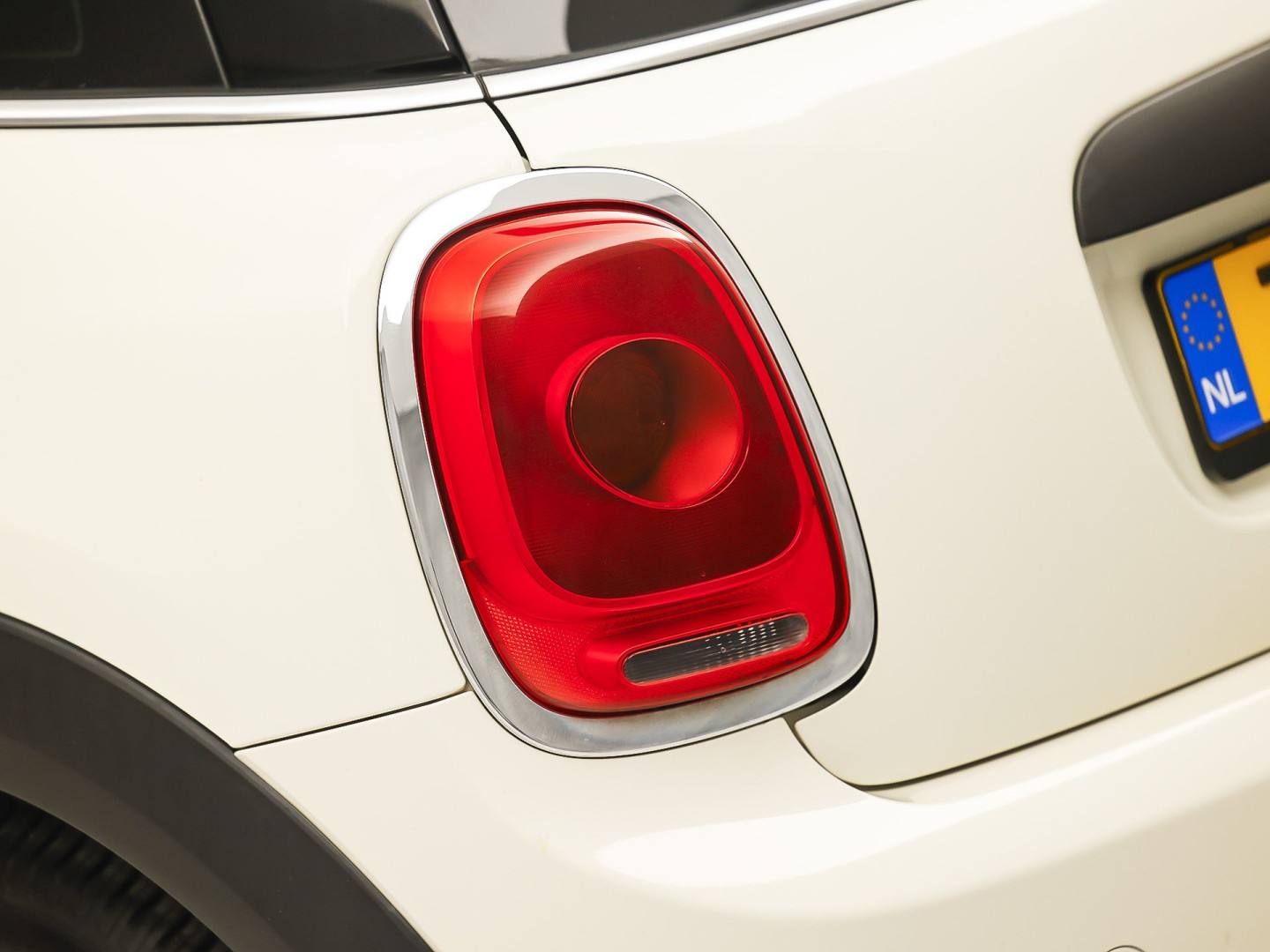 MINI One 1.2 One Sport (AIRCO, STOELVERWARMING, BLUETOOTH, SPORTSTOELEN, GETINT GLAS, ELEK RAMEN, NIEUWSTAAT)