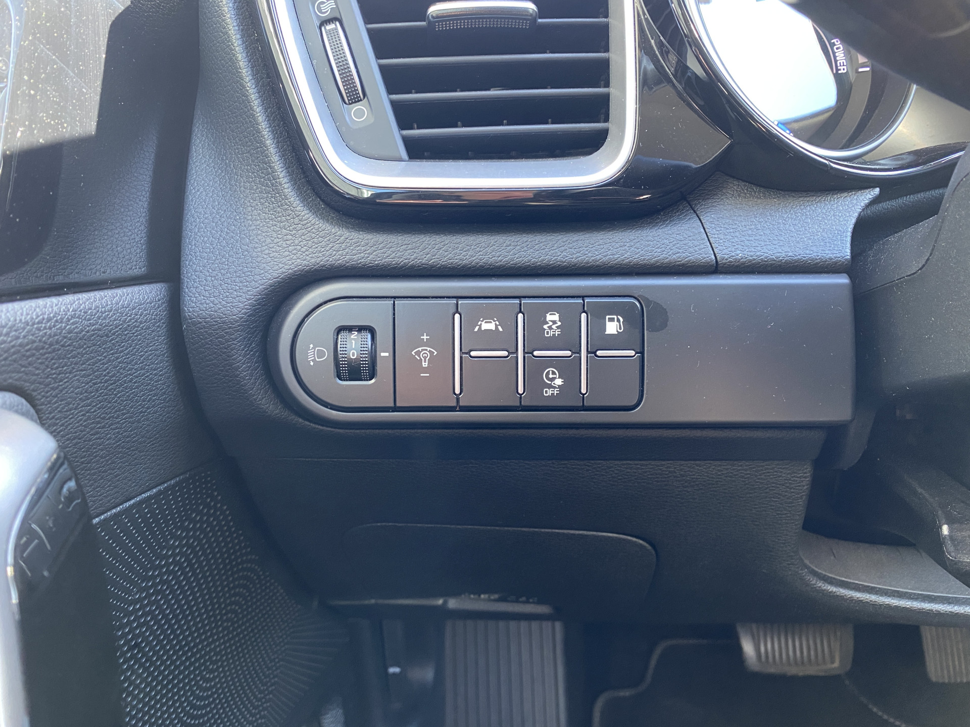 Kia XCeed 1.6 GDi PHEV 140 pk DynamicPlusLine | navigatie | stoel/stuurverwarming | camera | keyless go | incl. winterset