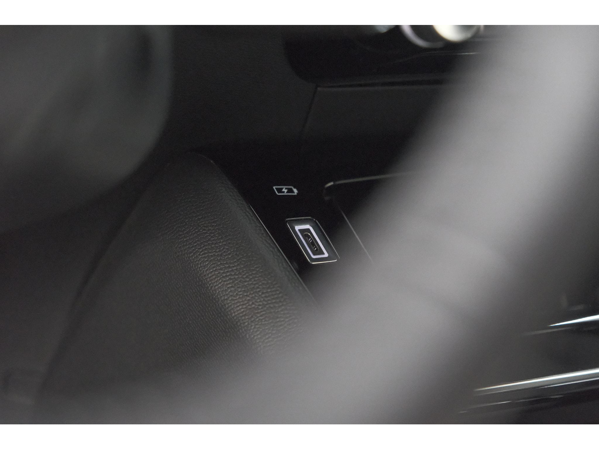 Peugeot 2008 1.2 Hybrid 145 Allure | Apple Carplay | Climate Control | Parkeersensoren Voor + Achter