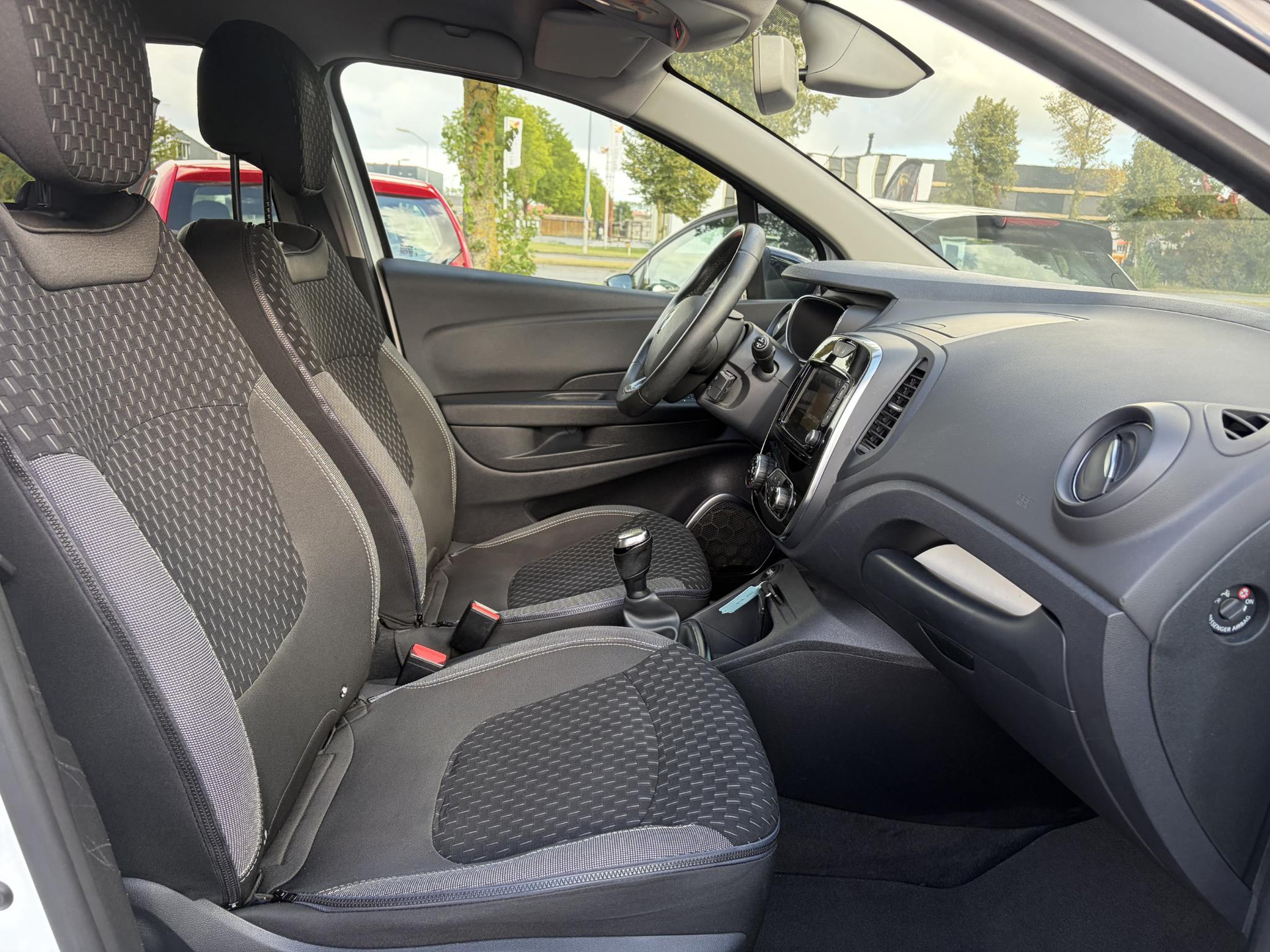 Renault Captur 0.9 TCe Intens ✓1e Eigenaar✓Camera ✓Keyless✓Airco✓Cruise✓Dealer Onderhouden✓LED koplampen✓Dodehoeksensor✓17'' Lm velgen✓Pdc V+A✓N.A.P✓Bj 12-2017✓Apk tot 01-2027