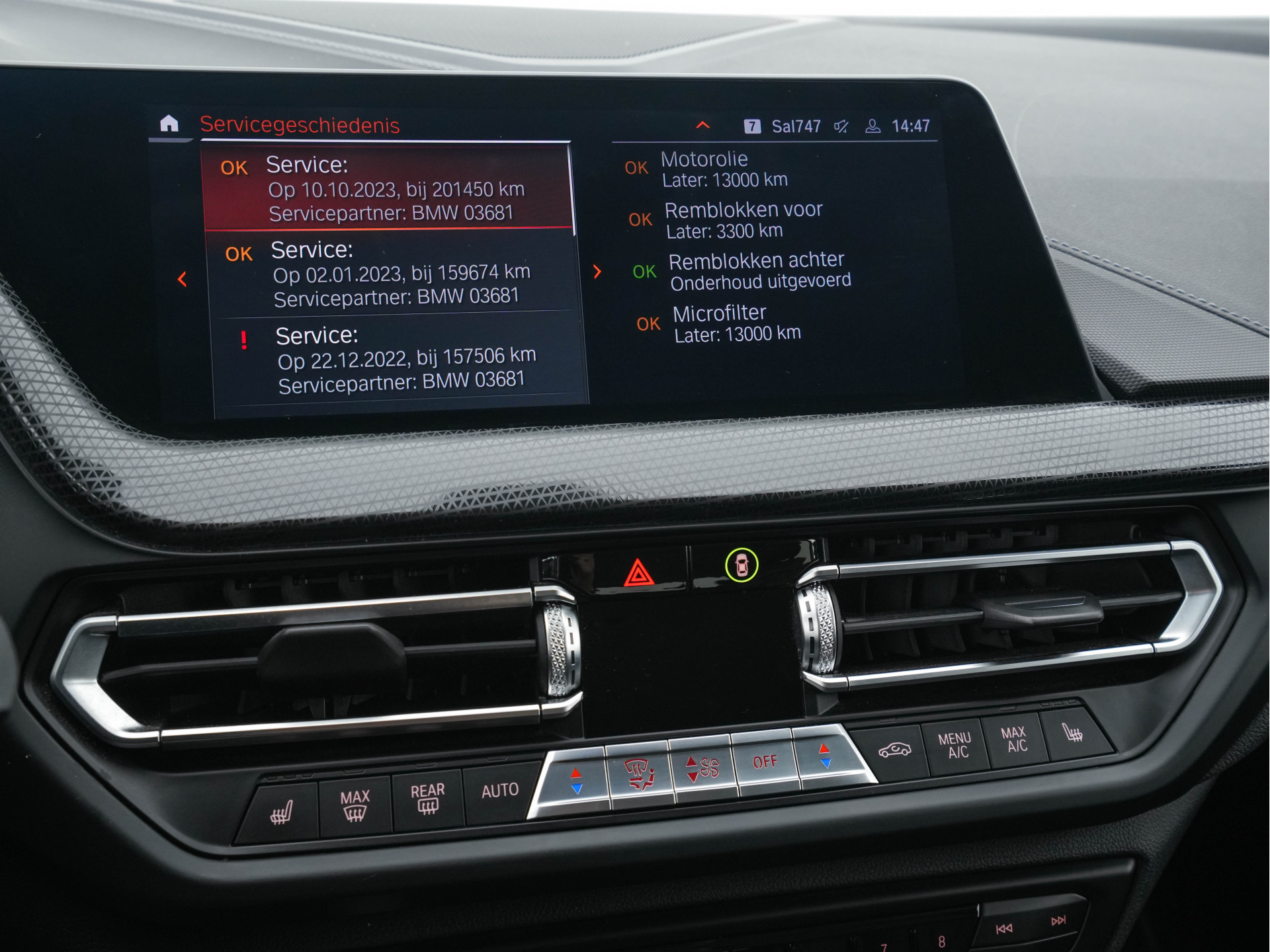 BMW 1-serie 118i High Executive Edition Sport-Line (INCL-BTW) *LEATHER | DIGI-COCKPIT | HARMAN/KARDON-AUDIO | FULL-LED | KEYLESS | NAVI-FULLMAP | DAB | CAMERA | ECC | CARPLAY | PDC | AMBIENT-LIGHT | CRUISE | SPORT-SEATS | 17"ALU*