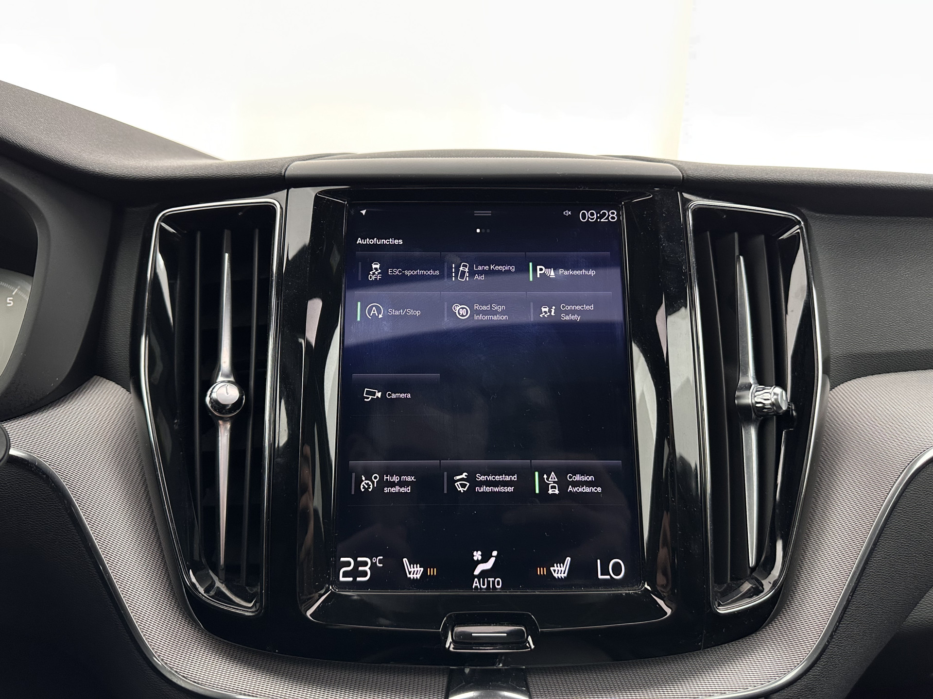 Volvo XC60 2.0 B5 Business Pro R-Design (INCL.BTW) Aut. *PANO | LUXURY-LEATHER | FULL-LEATHER | MEMORY-PACK | HEATED-SPORTSEATS | CAMERA | NAVI-FULLMAP | SHIFT-PADDLES | PRIVACY-GLASS | AIR-SUSPENSION | ECC | PDC | CRUISE | 19''ALU