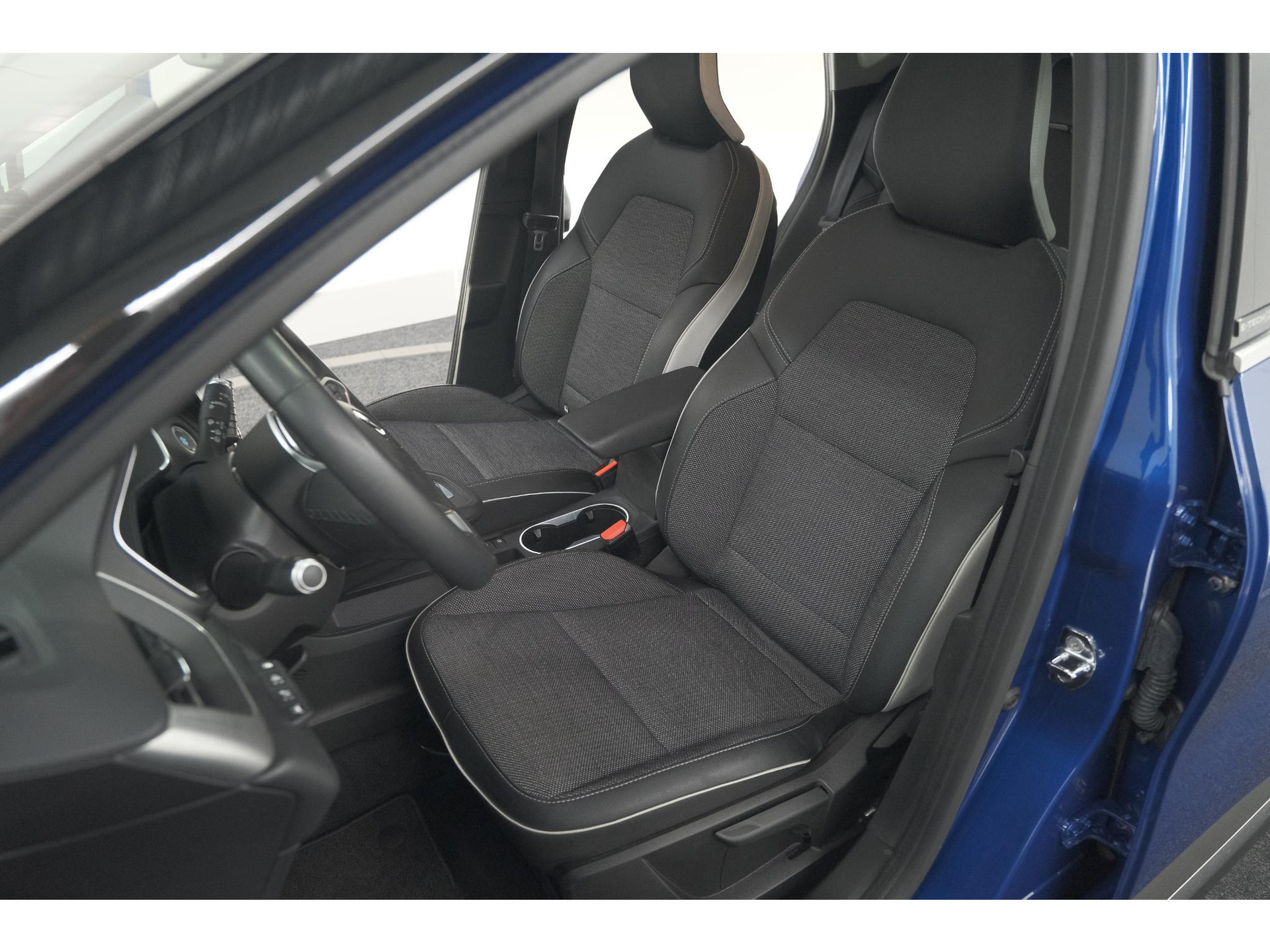 Renault Captur 1.6 E-Tech Plug-in Hybrid 160 Intens | Allseason Banden | Camera | 9.3 Inch Grootscherm | Apple Carplay