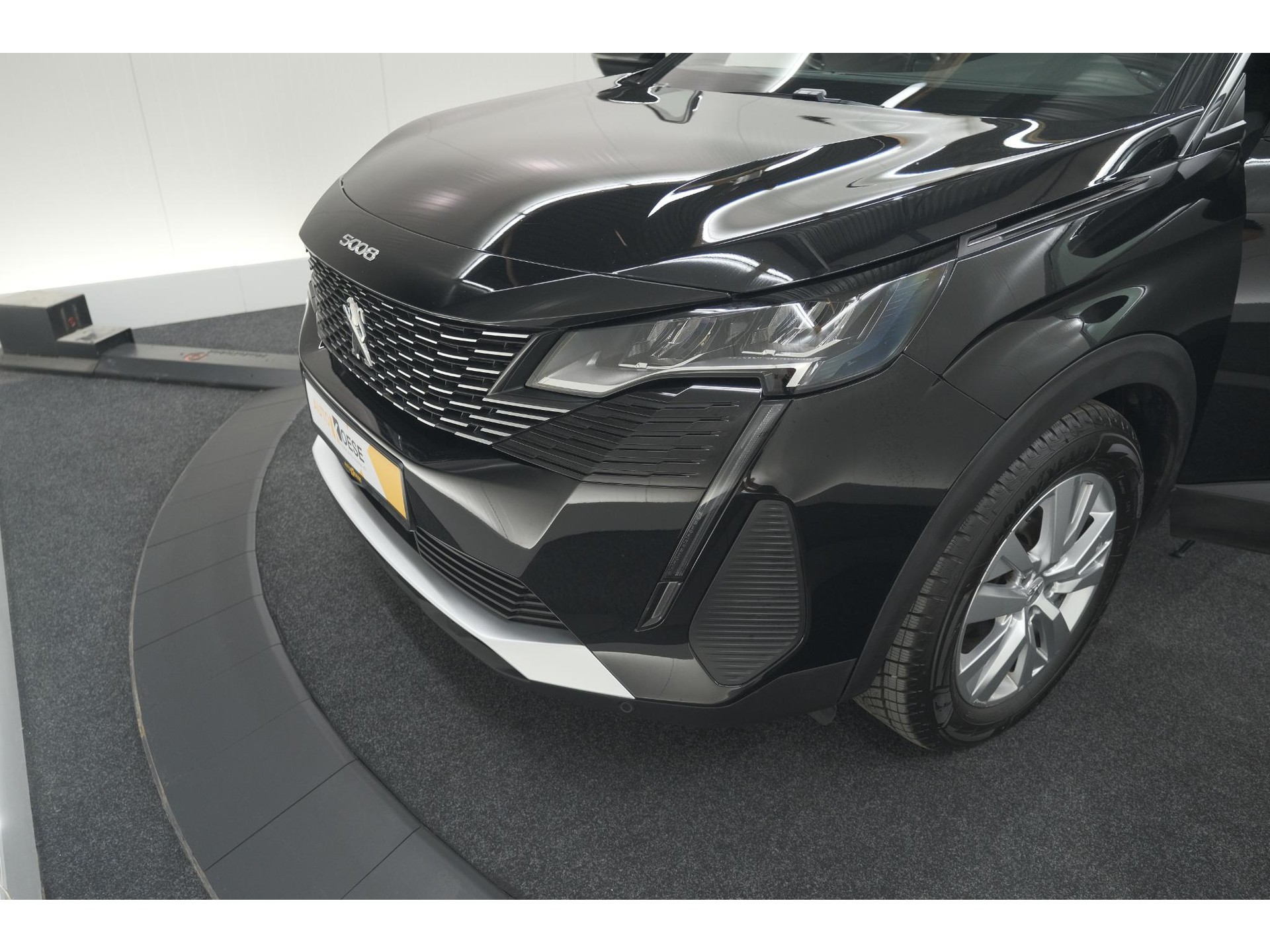 Peugeot 5008 PureTech 130 EAT8 Active Pack Business | 7 Zitplaatsen | Camera | Navigatie | Apple Carplay | Parkeersensoren