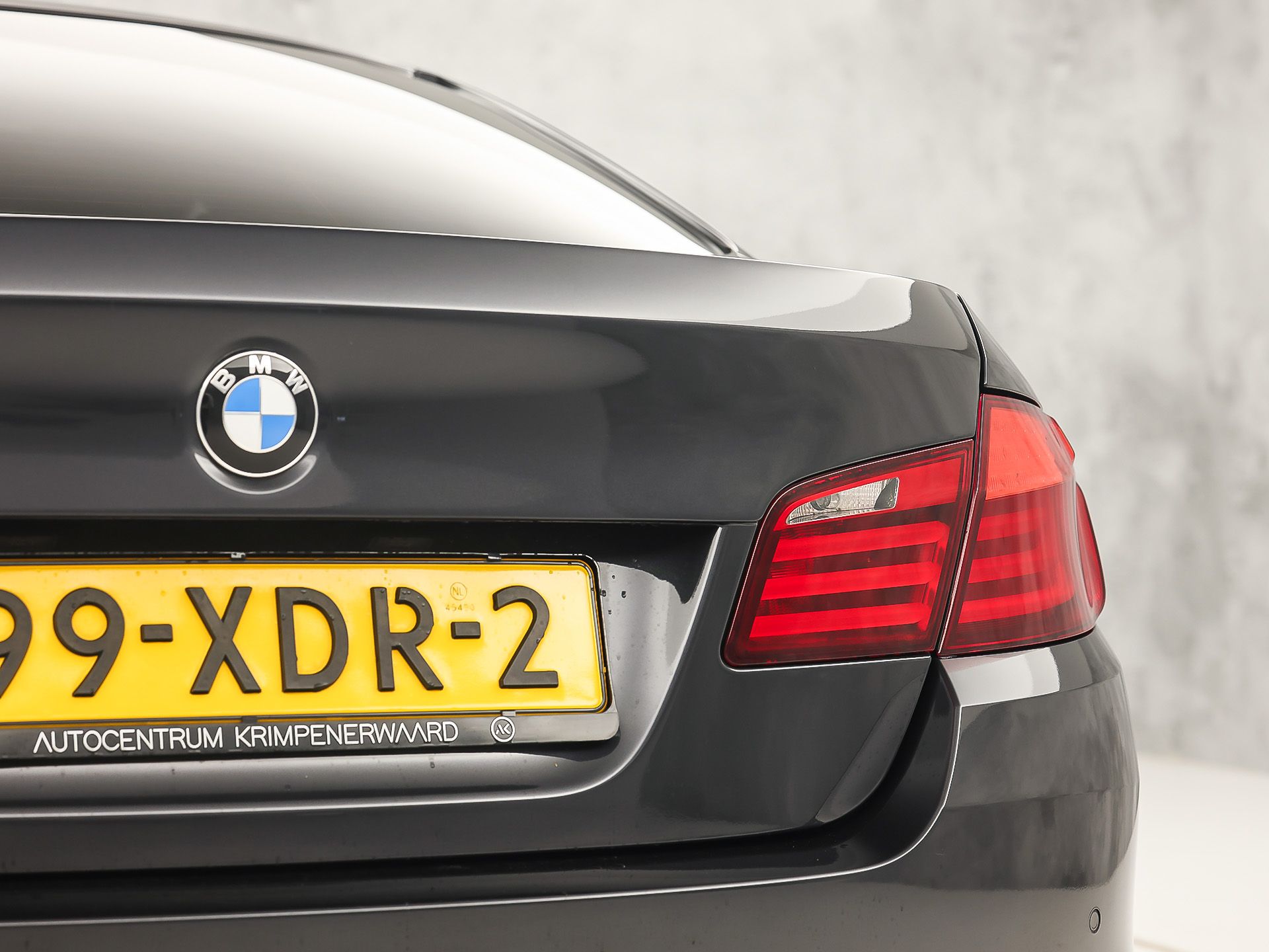 BMW 5 Serie 528i High Executive 245Pk Automaat (SCHUIFDAK, GROOT NAVI, LEDER, GETINT GLAS, ELEK SPORTSTOELEN, ZWART HEMEL, STOELVERWARMING, PARKEERSENSOREN, XENON, NIEUWSTAAT)