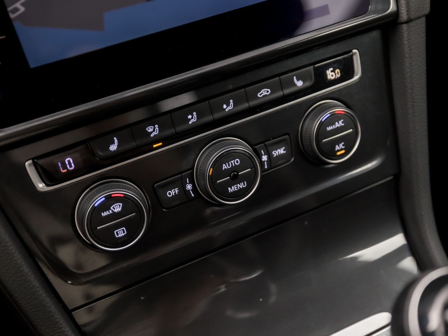 Volkswagen Golf 1.0 TSI Sportline (APPLE CARPLAY, GROOT NAVI, ALCANTARA, DYNAMISCHE KNIPPERLICHTEN, SPORTSTOELEN, STOELVERWARMING, ADAPTIVE CRUISE, PARKEERSENSOREN, NIEUWSTAAT)