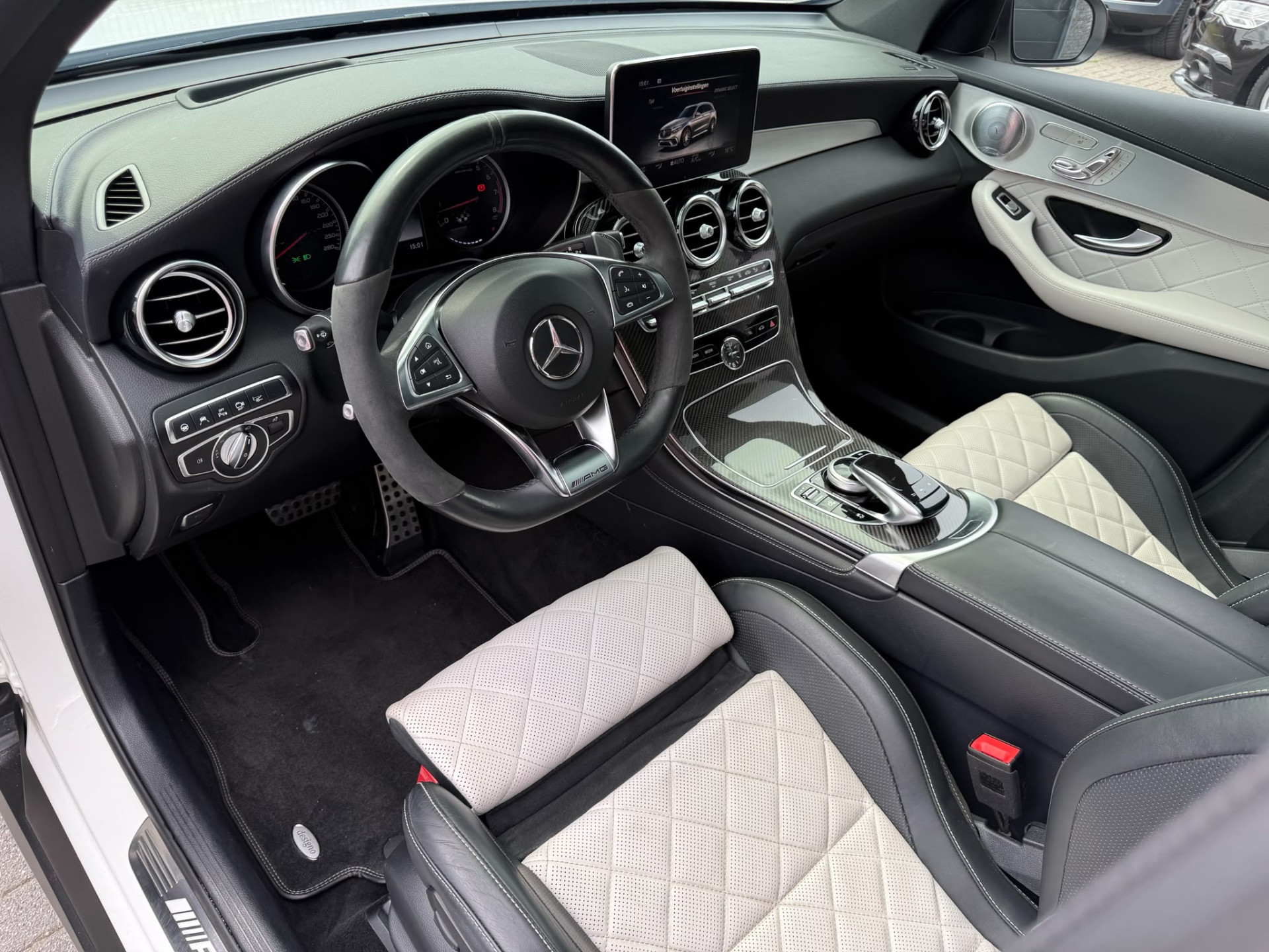 Mercedes-Benz GLC-klasse AMG 43 4MATIC | 3/6/12MND GARANTIE | KUIPSTOELEN | BURMESTER | MEMORY | PANO | ACC | STANDKACHEL | 360 CAMERA | BOMVOL | TREKHAAK |