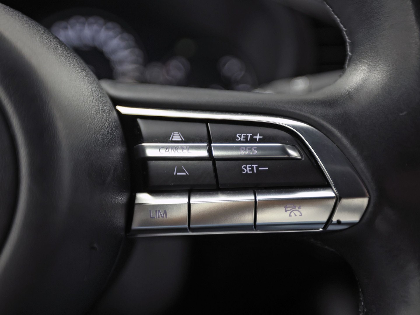 Mazda 3 2.0 e-SkyActiv-G M Hybrid 122 Automaat (GROOT NAVI, CLIMATE, STUUR/STOELVERWARMING, BOSE AUDIO, CAMERA, SPORTSTOELEN, ADAPTIVE CRUISE, HEAD-UP DISPLAY, NIEUWSTAAT)