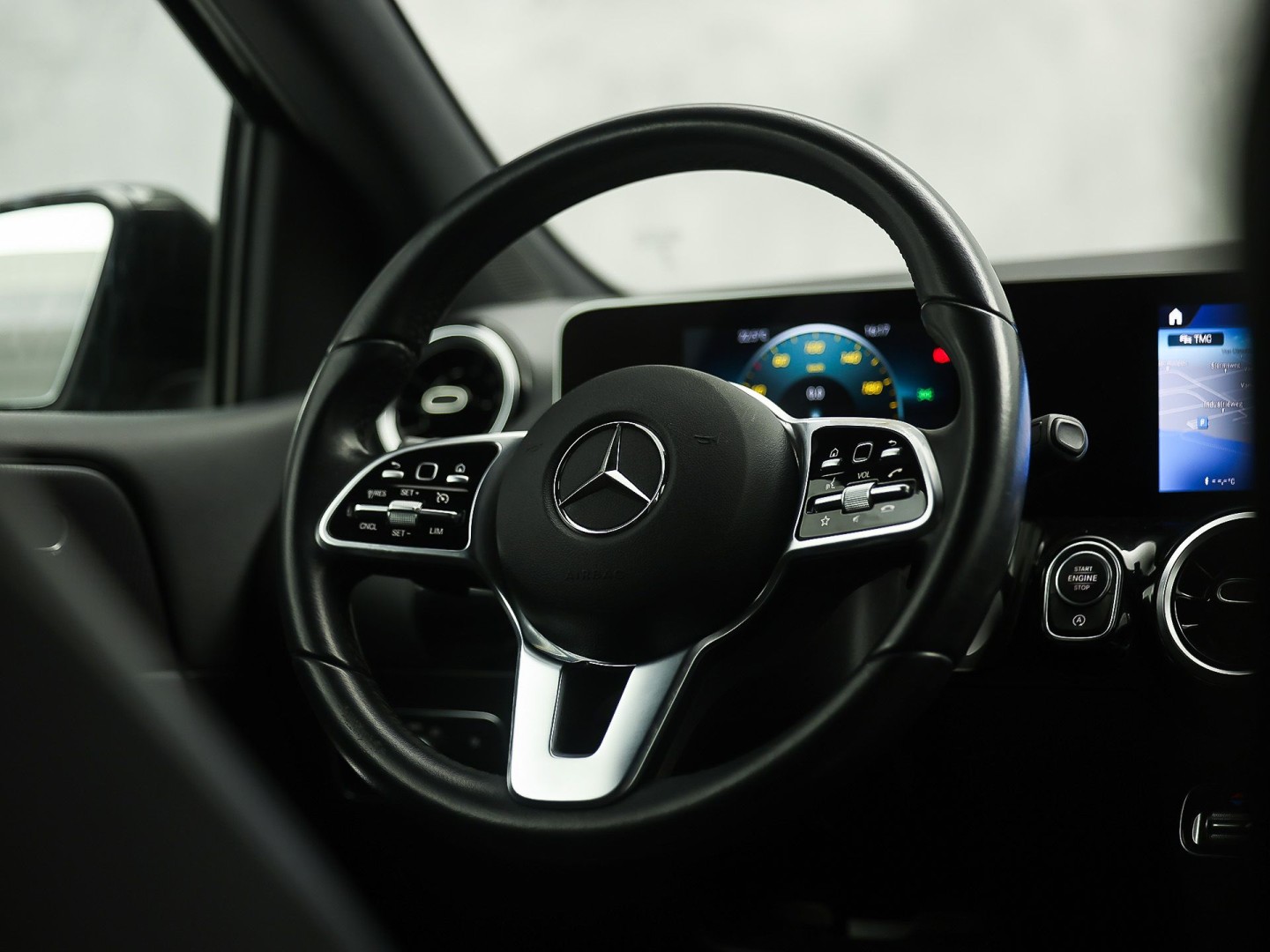 Mercedes-Benz B-Klasse 200 Business Solution Luxury 163Pk Automaat (GROOT NAVI, LEDER, CAMERA, GETINT GLAS, SPORTSTOELEN, STOELVERWARMING, TREKHAAK, NIEUWE APK, NIEUWSTAAT)
