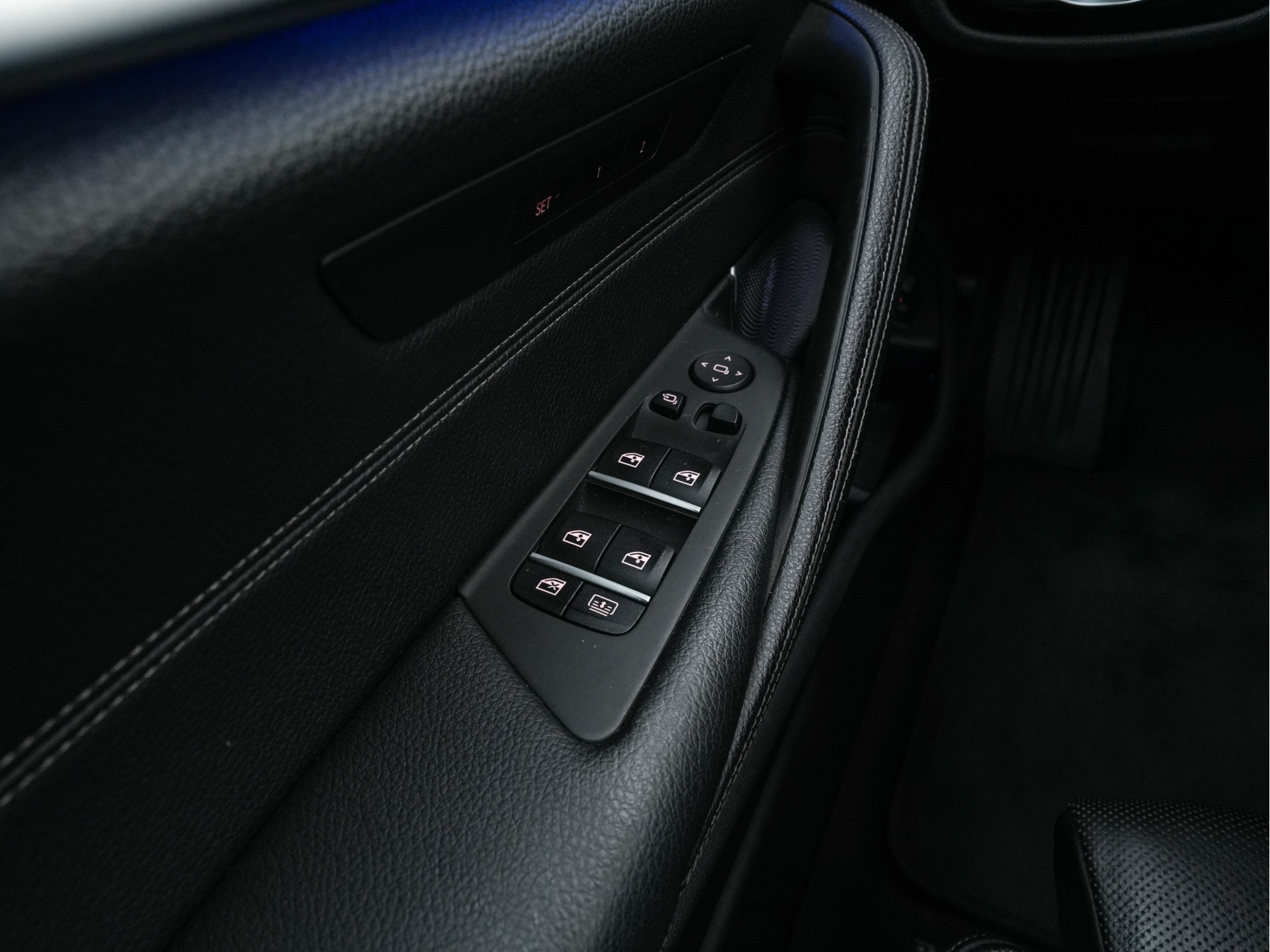 BMW 5-serie 540i xDrive High Executive Edition (INCL-BTW ) Aut.*PANO | LUXURY-LEATHER | LASER-LIGHT | BOWERS&WILKINS-AUDIO | MEMORY-PACK | HEATED/COOLED-COMFORTSEATS | DIGI-COCKPIT | NAVI-FULLMAP | SHIFT-PADDLES | CRUISE | 18''ALU*