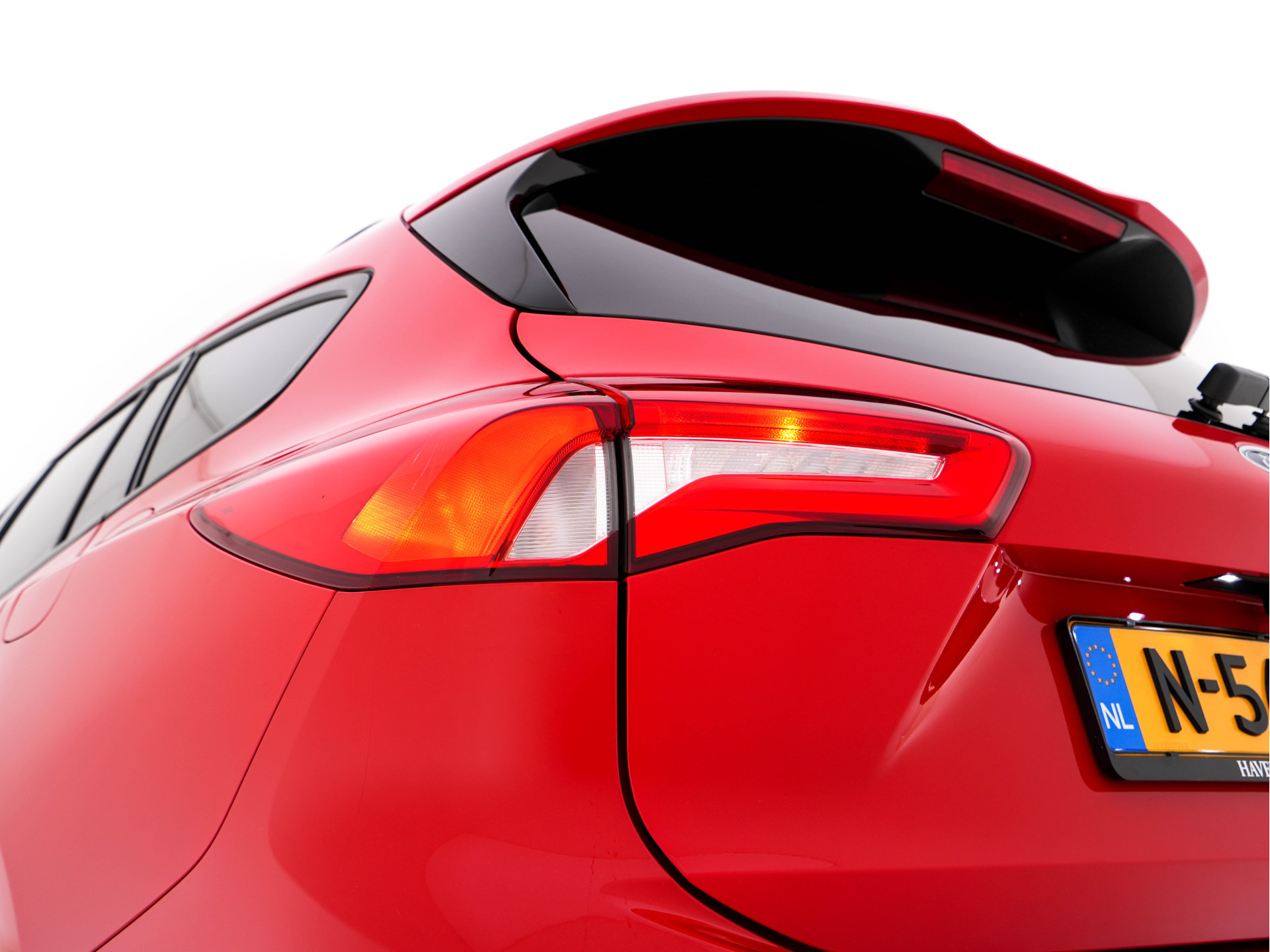 Ford Focus Wagon 2.0 ST-Line-X Business EcoBlue (INCL-BTW) Aut. *ADAPTIVE-CRUISE | DIGI-COCKPIT | KEYLESS | CAMERA | NAVI-FULLMAP | HEATED-SPORTSEATS | DAB+ | SHIFT-PADDLES | ECC | PDC | TOWBAR | 18''ALU*