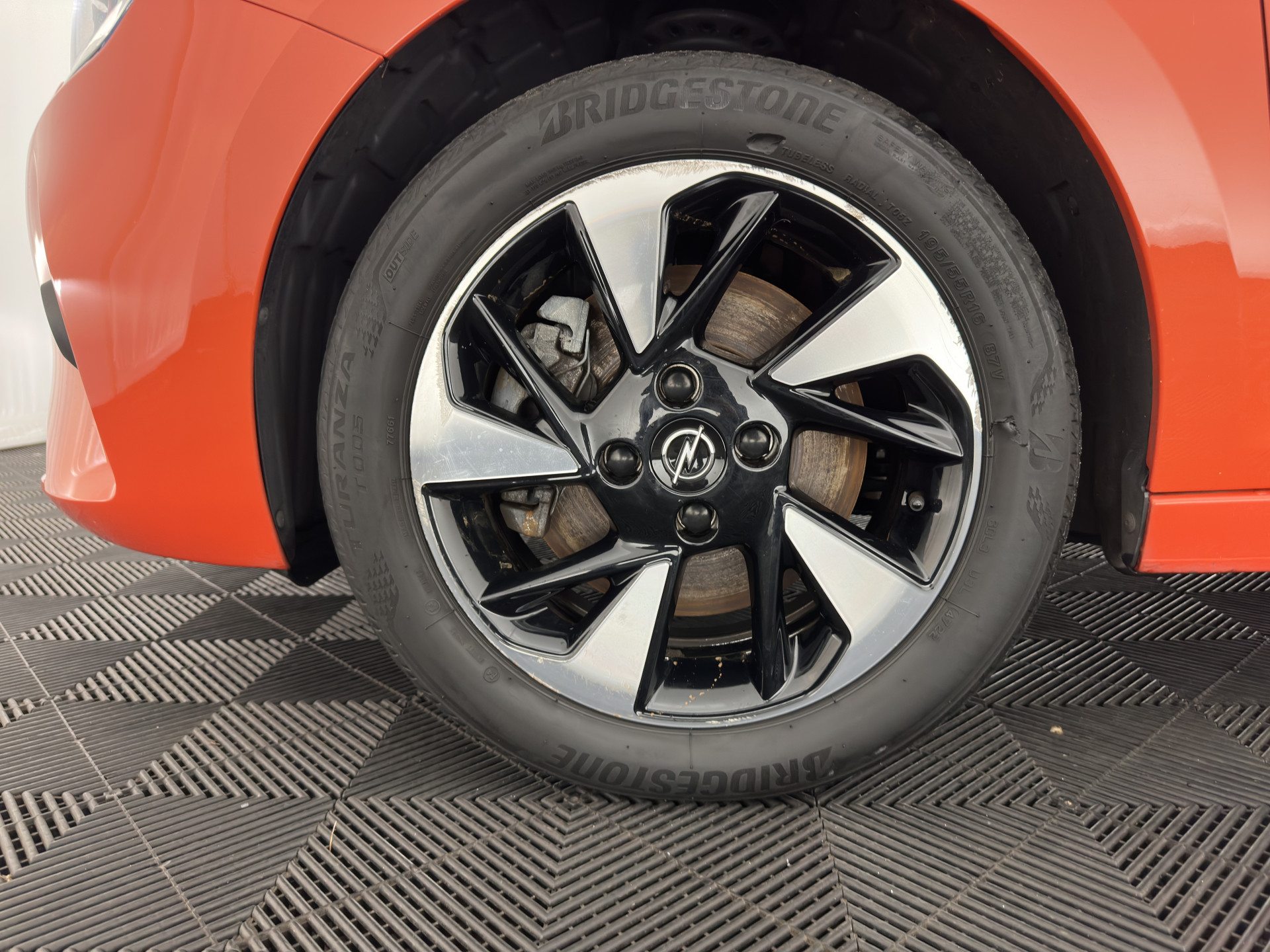 Opel Corsa-e Elegance 50 kWh [3-FASE] {SOH-90%} (INCL-BTW) Aut.*FULL-LED | DIGI-COCKPIT | LEATHER-MICROFIBRE | CARPLAY | CAMERA | ECC | KEYLESS | CRUISE | DAB | 16'' ALU*