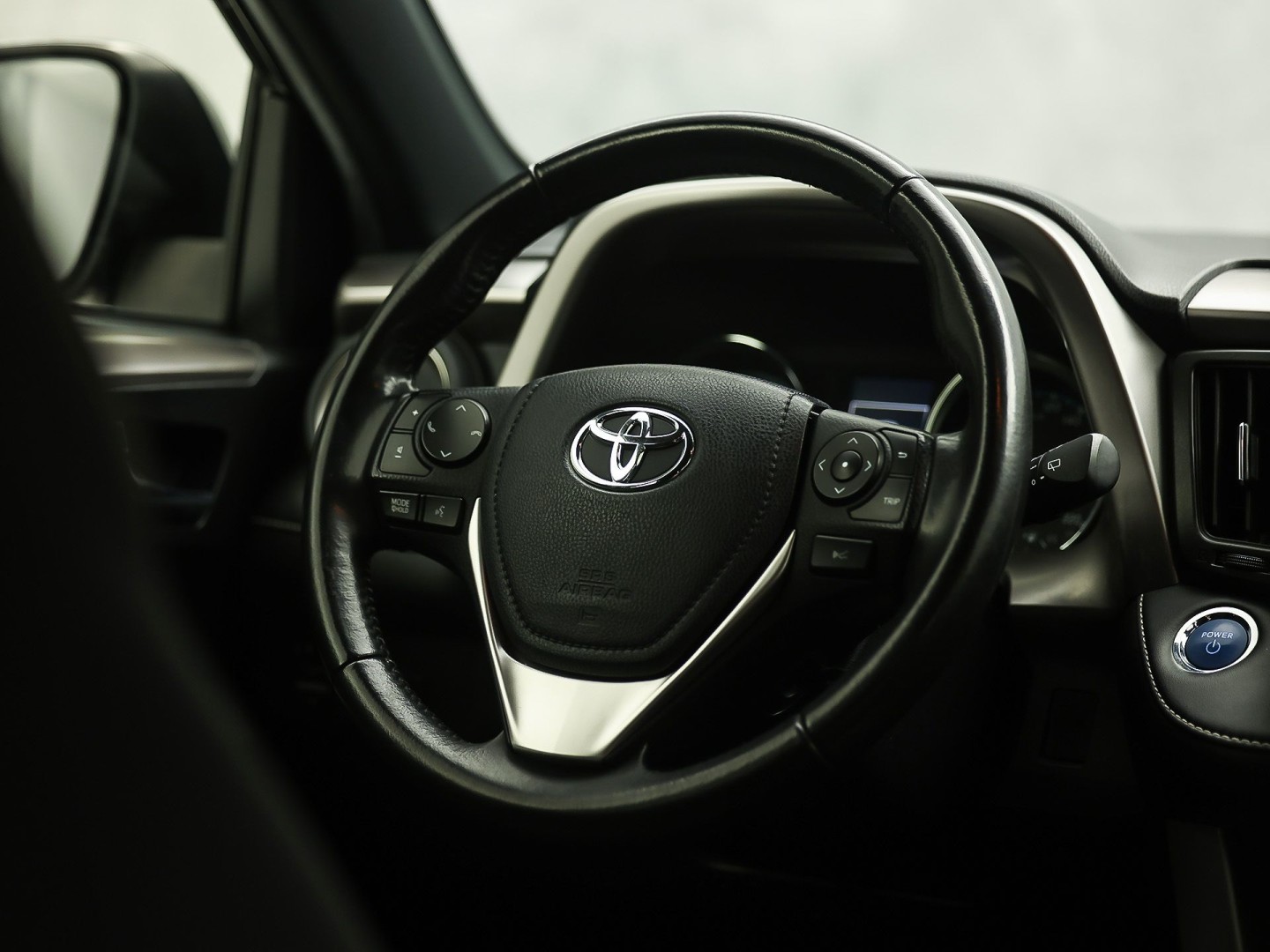 Toyota RAV4 2.5 Hybrid Energy 197Pk Automaat (BLACK PACK, NAVIGATIE, CAMERA, GETINT GLAS, SPORTSTOELEN, KEYLESS, ADAPTIVE CRUISE, NIEUWSTAAT)