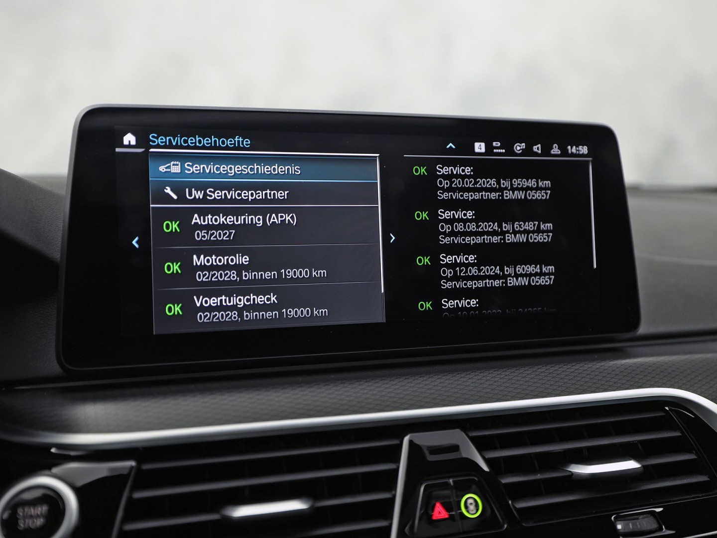 BMW 5 Serie 530e M Sport High Executive 293Pk (PANORAMADAK, M PAKKET, LASER LED, HEAD-UP DISPLAY, 360 CAMERA, MEMORY SEATS, HARMAN/KARDON, TREKHAAK ELEKTRISCH, STOELVERWARMING ACHTER, DISPLAY KEY, NIEUWSTAAT)