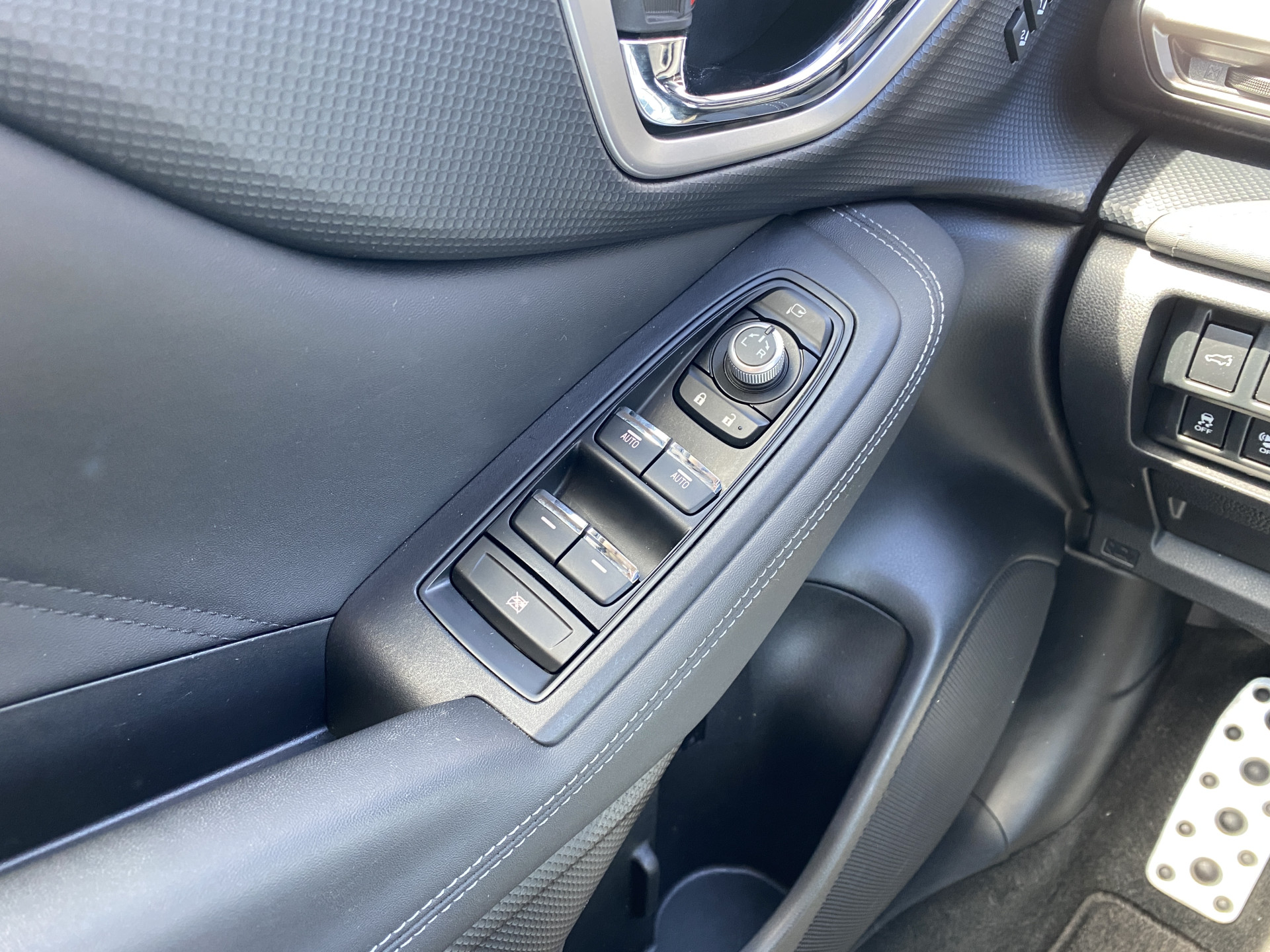 Subaru Forester 2.0i e-BOXER Luxury AUT. | dealer onderh. | leder interieur | trekhaak | adapt. cruise | carplay | memory seat