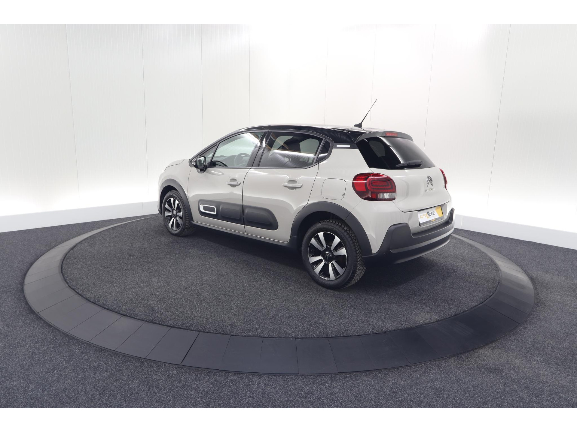 Citroen C3 PureTech 82 Feel Edition | Allseason Banden | Climate Control | Apple Carplay | Parkeersensoren