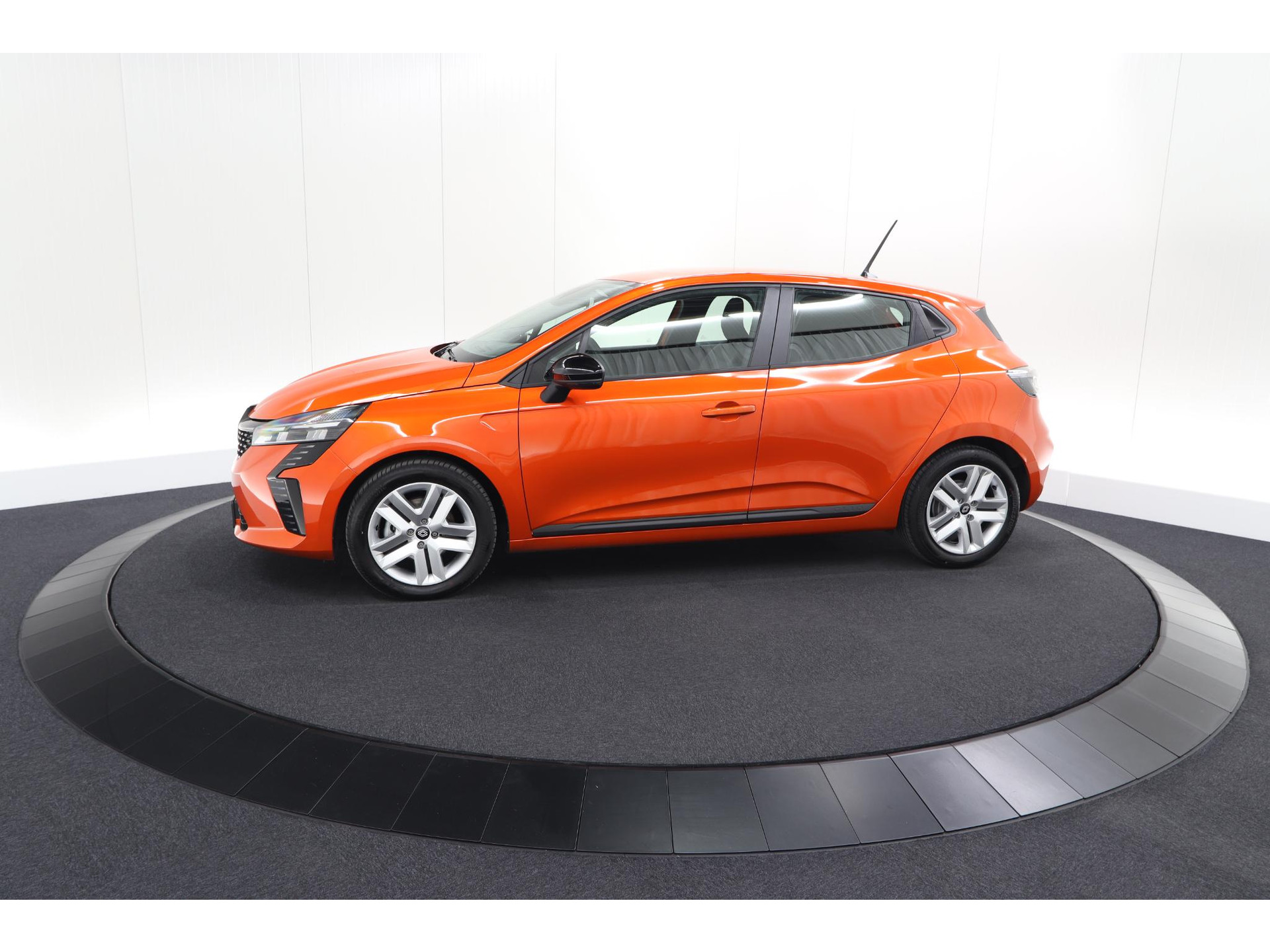 Renault Clio 1.6 E-Tech Full Hybrid 145 Evolution Holland Edition | Apple Carplay | Parkeersensoren | LED | Cruise Control