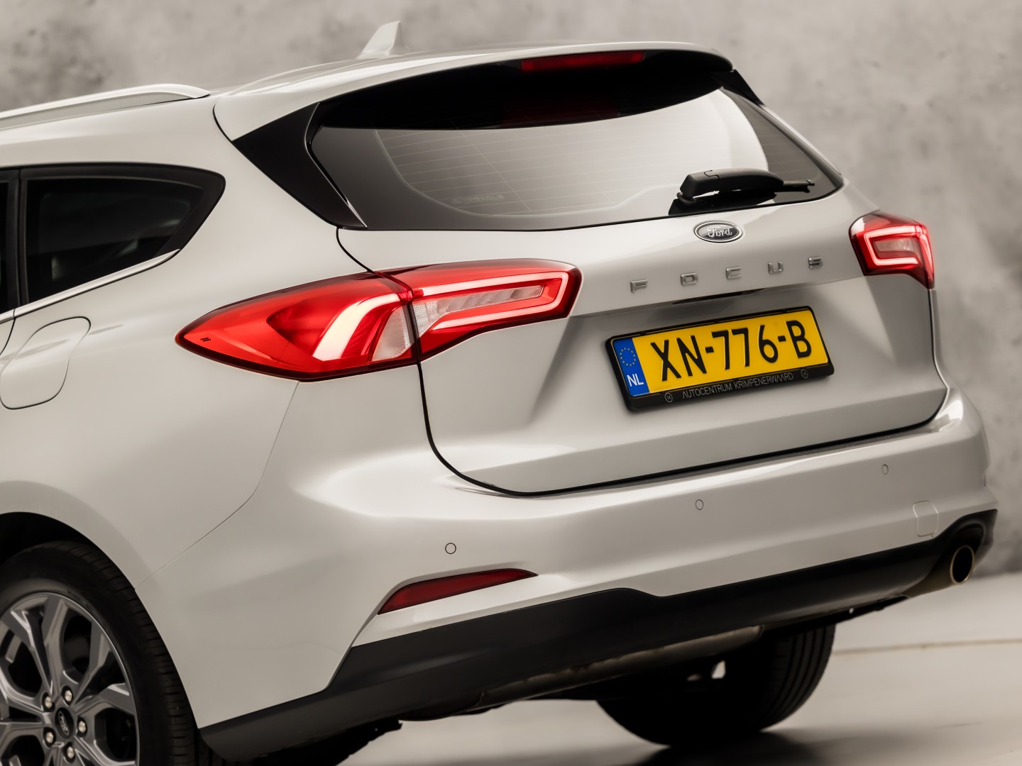 Ford Focus Wagon 1.0 EcoBoost Titanium Sport (APPLE CARPLAY, GROOT NAVI, STUUR/STOELVERWARMING, KEYLESS, SPORTSTOELEN, GETINT GLAS, LM VELGEN, CRUISE, NIEUWSTAAT)