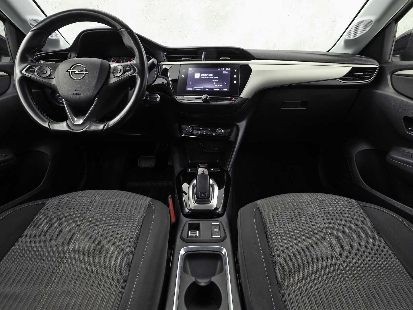 Opel Corsa 1.2 Sport Automaat (APPLE CARPLAY, GROOT NAVI, PARKEERSENSOREN, LEDER STUURWIEL, SPORTSTOELEN, LED KOPLAMPEN, LM VELGEN, CRUISE, NIEUWSTAAT)