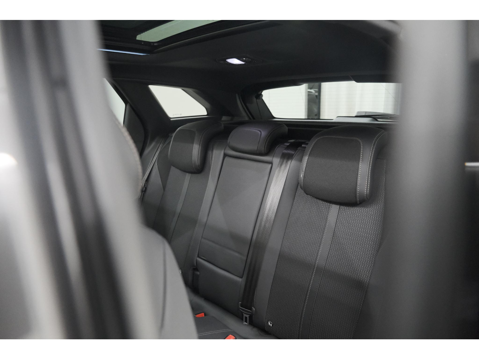 Peugeot 3008 HYbrid4 300 GT | Elektrisch Panoramadak | Dodehoekdetectie | Camera | Navigatie