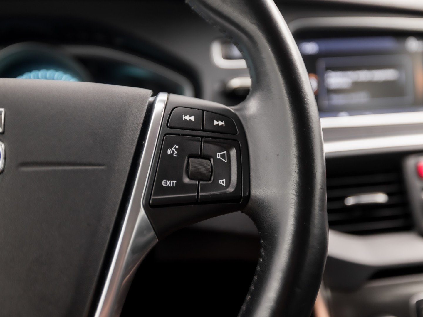 Volvo V40 Cross Country 1.6 T4 Sport 179Pk (NAVIGATIE, CLIMATE, GETINT GLAS, TREKHAAK, SPORTSTOELEN, PARKEERSENSOREN, CRUISE, NIEUWSTAAT)