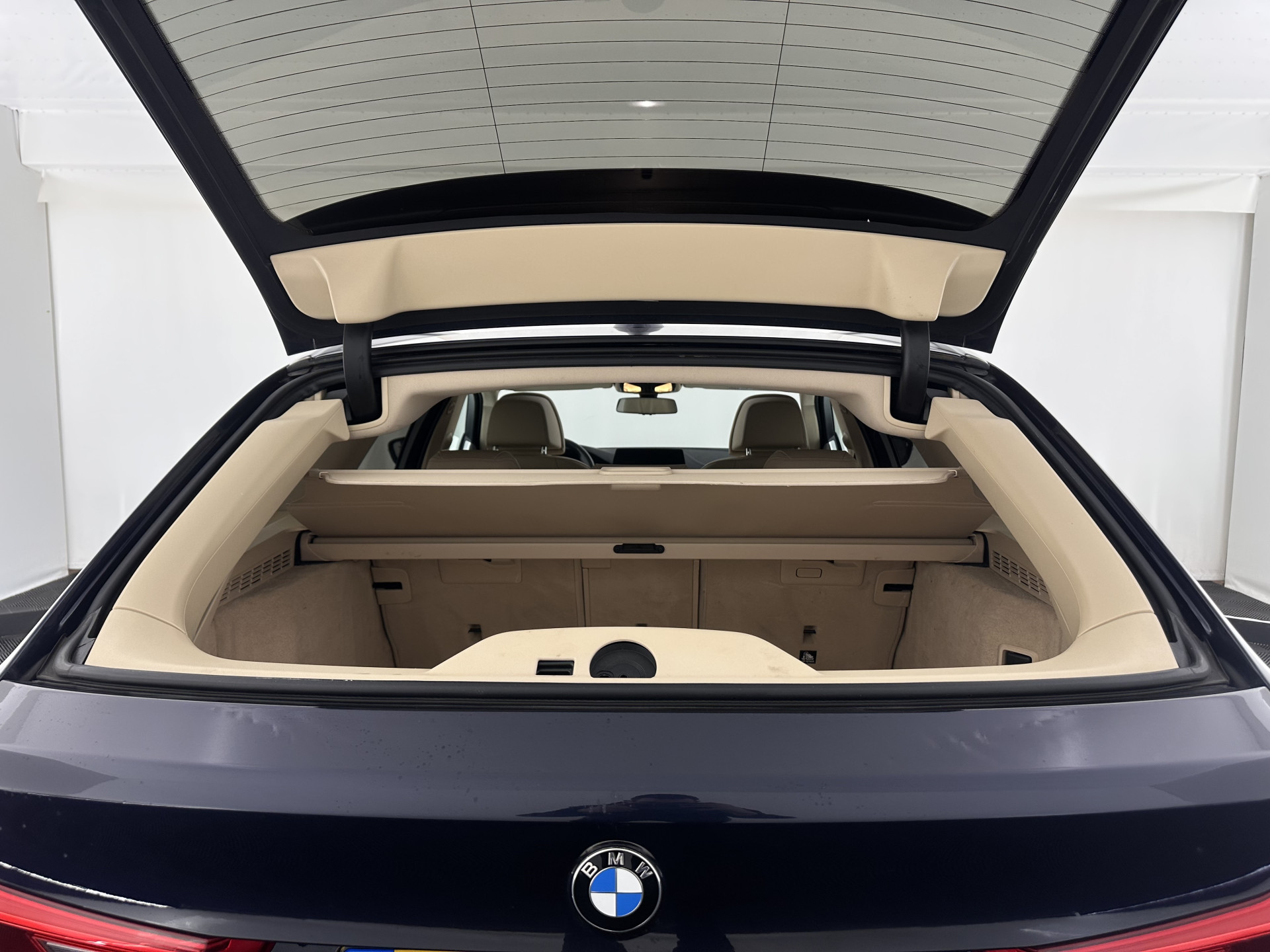 BMW 5-serie Touring 530d High Executive Luxury-Line Aut. *PANO | BOWERS-WILKINS | LEATHER | FULL-LED | ADAPTIVE-CRUISE | BLINDSPOT | MEMORY-PACK | TOPVIEW | HEAD-UP | HEATED-COMFORTSEATS | DIGI-COCKPIT | NAVI-FULLMAP | TOWBAR | 19''ALU*