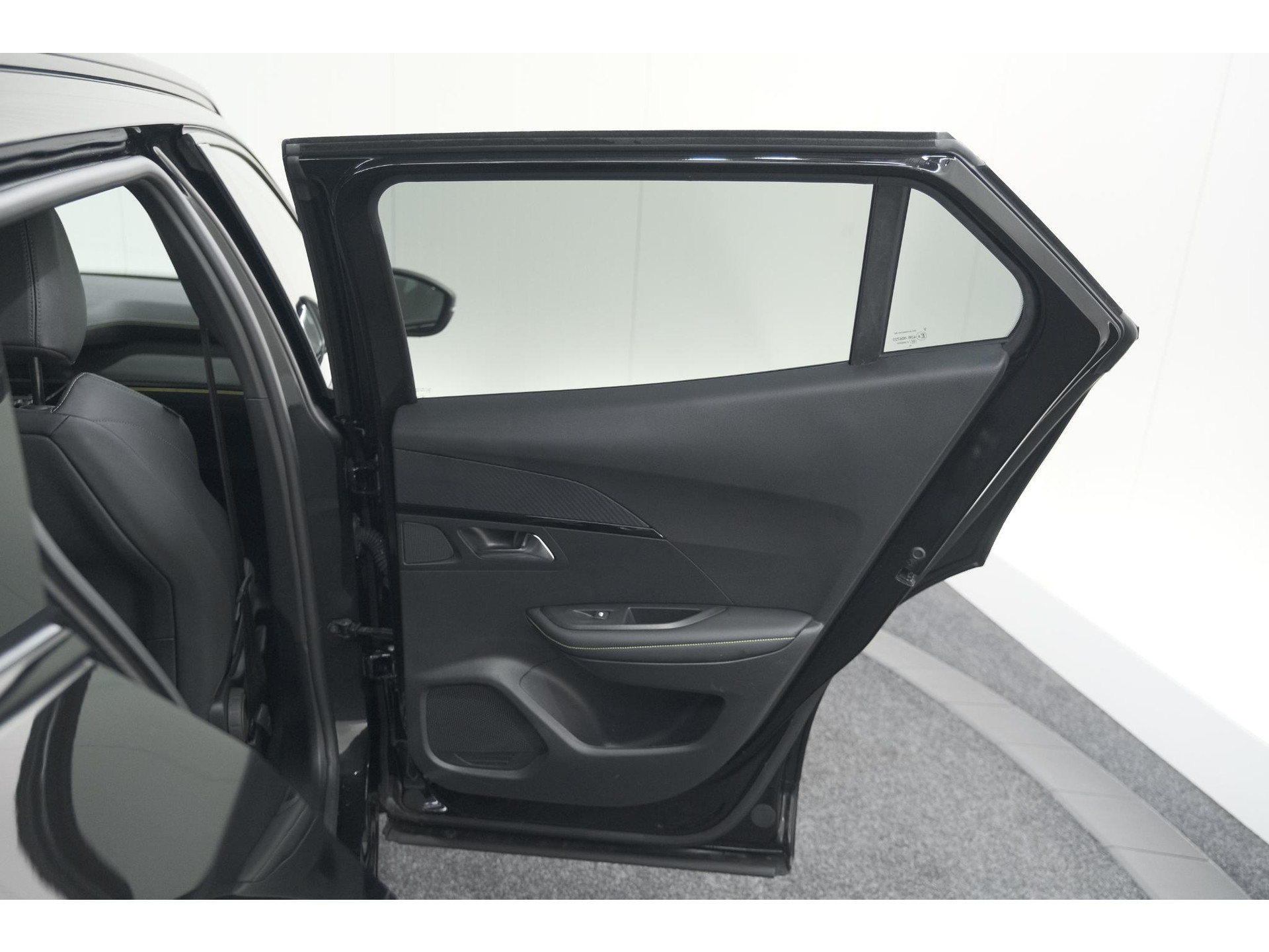 Peugeot 2008 PureTech 130 EAT8 GT | Camera | Parkeersensoren | Apple Carplay