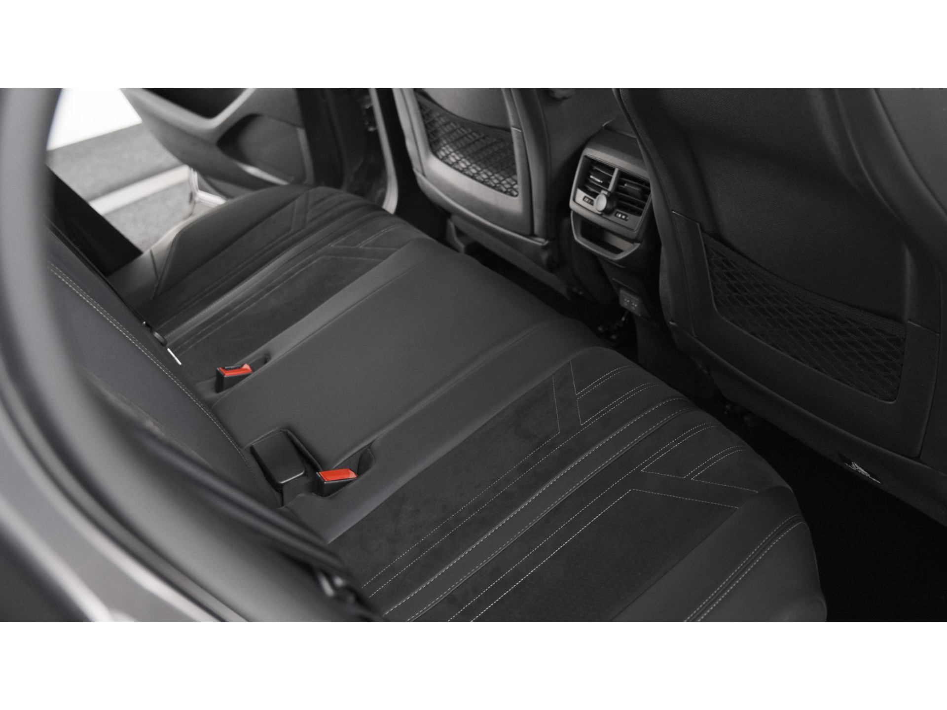 Peugeot 3008 1.6 PureTech 180 EAT8 GT | Trekhaak | Camera | Dodehoekdetectie | Navigatie