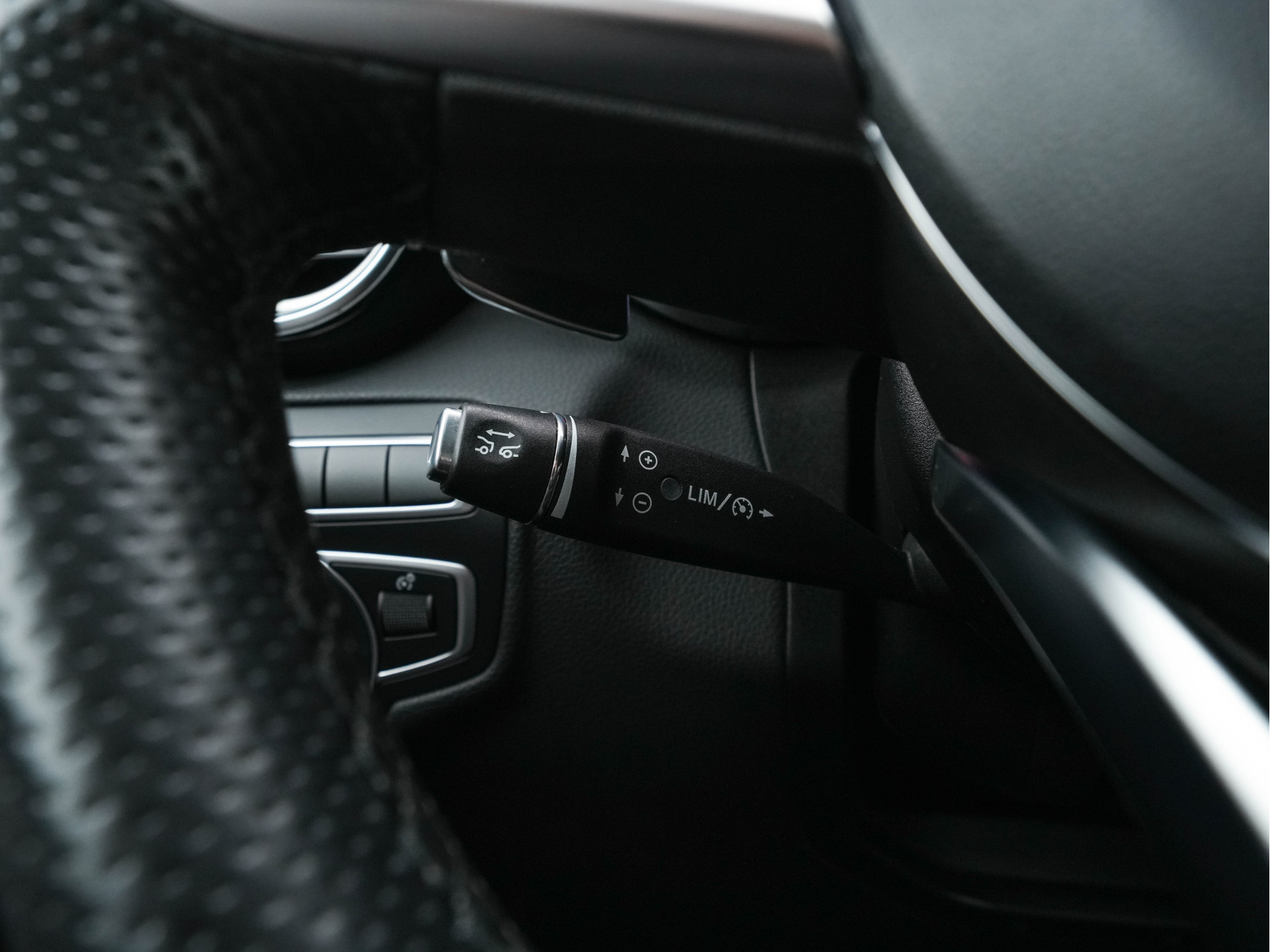 Mercedes-Benz GLC-klasse 350e 4MATIC Premium Plus Plug-in Aut. *LEATHER | FULL-LED | BLIND-SPOT | HEATED-SPORTSEATS | CAMERA | KEYLESS | AIR-SUSPENSION | ADAPTIVE-CRUISE | PRIVACY-GLASS | NAVI-FULLMAP | 20''ALU*