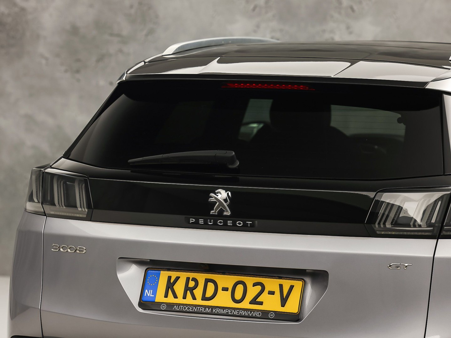 Peugeot 3008 1.2 PureTech GT Line (PANORAMADAK, APPLE CARPLAY, GROOT NAVI, LEDER, STOELVERWARMING, SPORTSTOELEN, GETINT GLAS, KEYLESS, NIEUWSTAAT)
