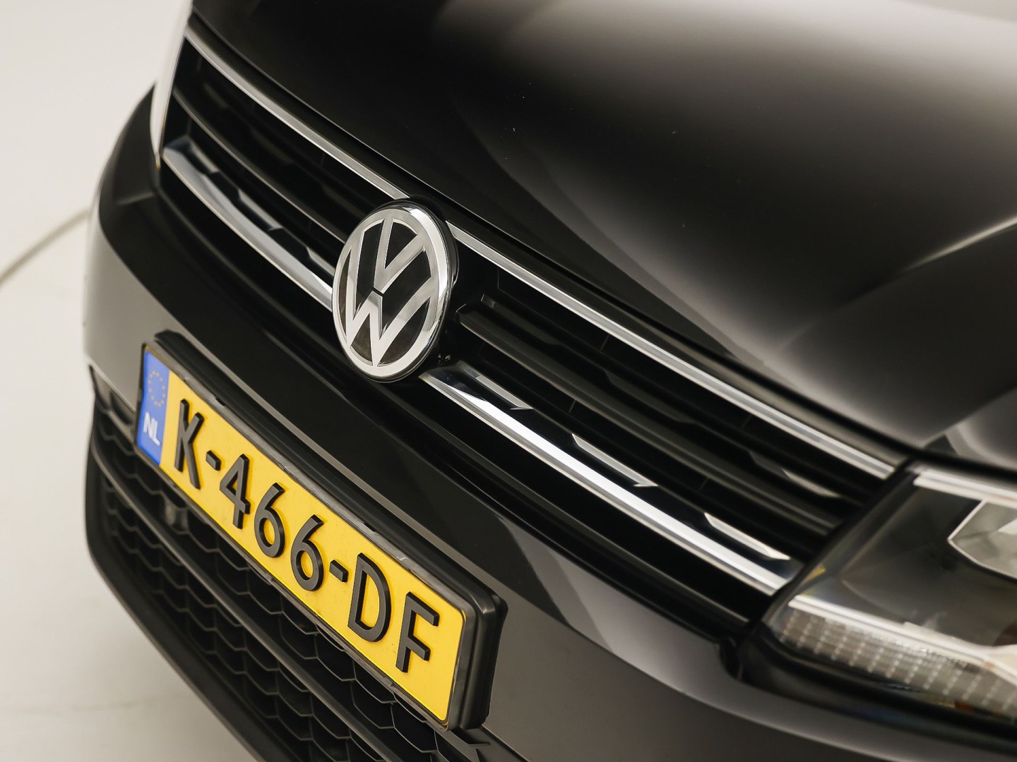 Volkswagen Tiguan 1.5 TSI ACT Highline 150Pk Automaat (VIRTUAL COCKPIT, APPLE CARPLAY, GROOT NAVI, CAMERA, STOELVERWARMING, SPORTSTOELEN, GETINT GLAS, ADAPTIVE CRUISE, NIEUWSTAAT)