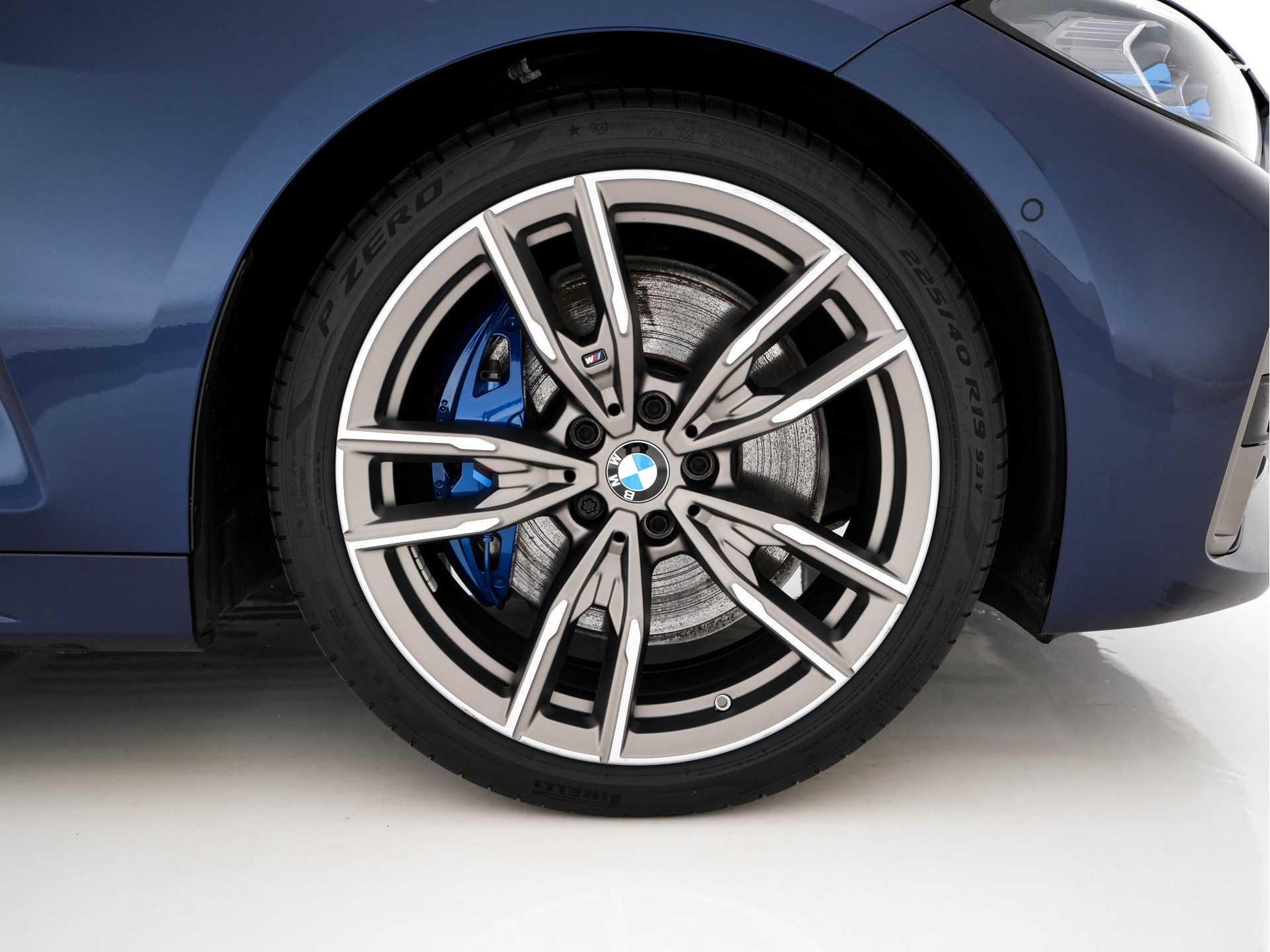 BMW 4-serie Coupé M440i xDrive High Executive Aut. *PANO | LEATHER | HARMAN/KARDON | HEAD-UP | LASER-LED | ADAPTIVE-CRUISE | TOPVIEW | MEMORY-PACK | KEYLESS | HEATED-SPORTSEATS | DAB+ | DIGI-COCKPIT | SHIFTPADDLES | TOWBAR | 19''ALU*