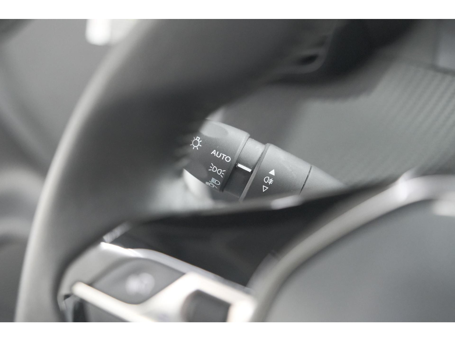Peugeot 208 PureTech 100 PK Allure | Apple Carplay | Parkeersensoren | Lichtmetalen velgen