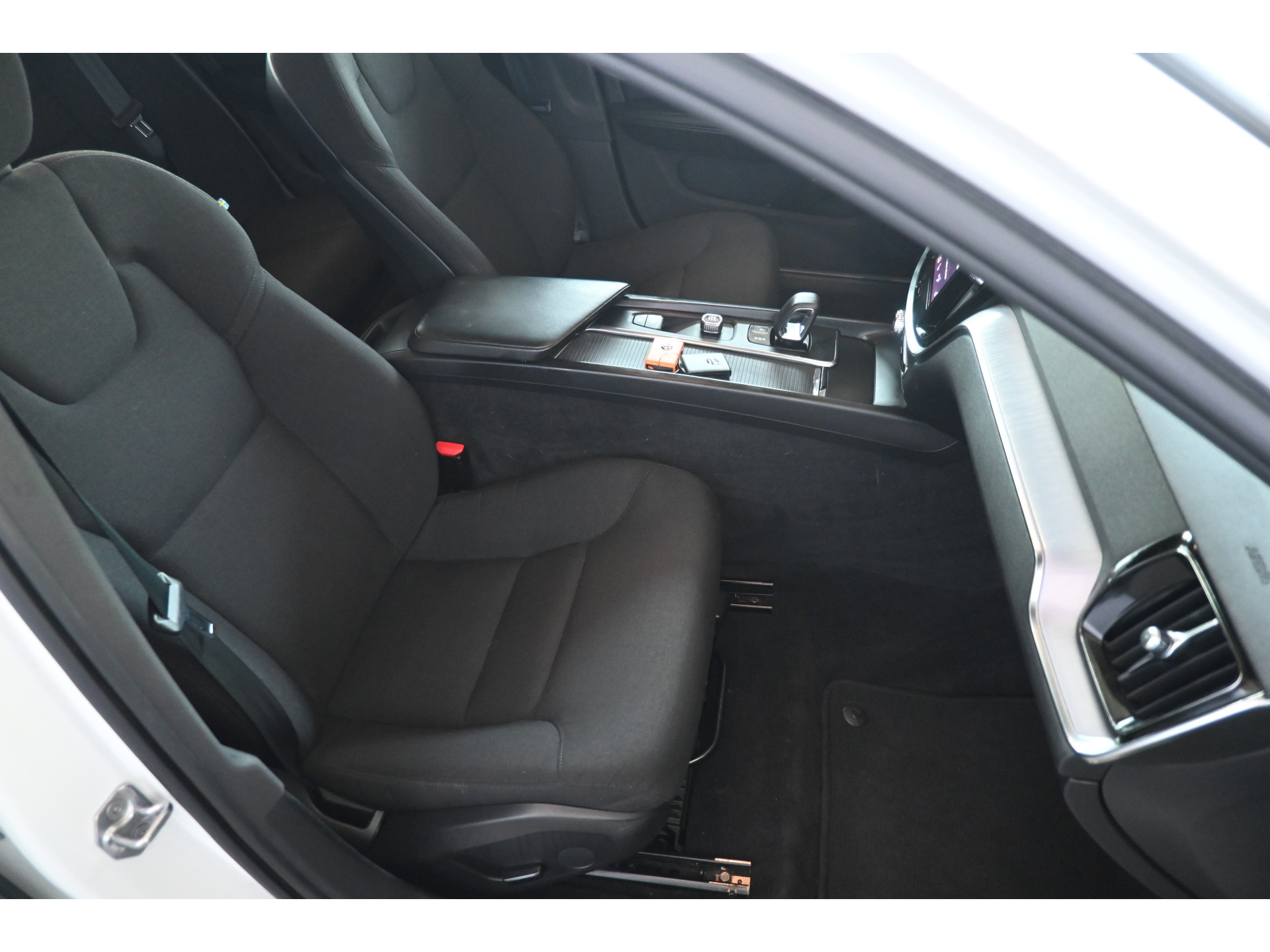 Volvo V60 2.0 B3 Momentum Advantage Automaat Navigatie Stuur/Stoelverwarming Inruil Mogelijk!