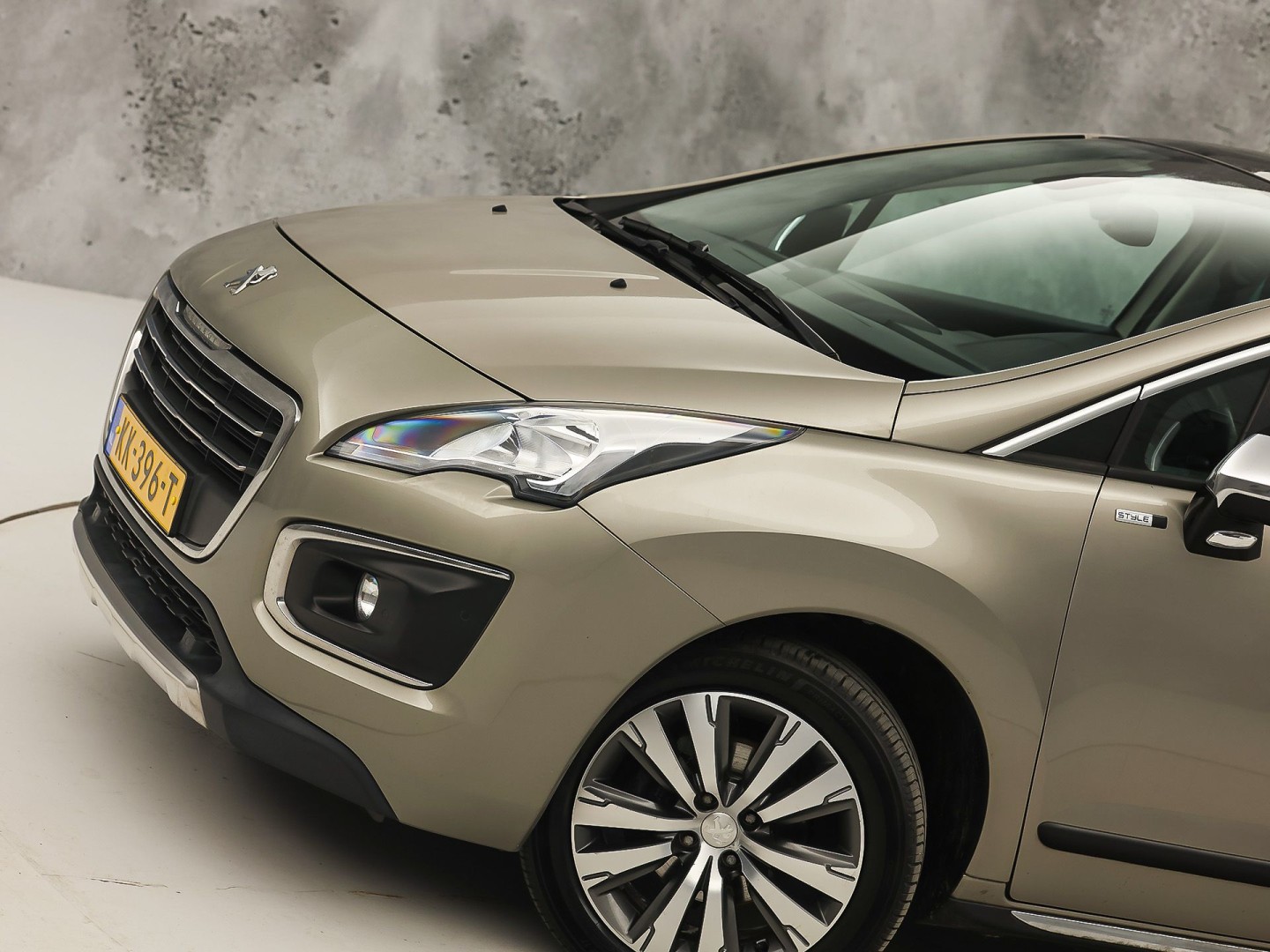 Peugeot 3008 1.2 PureTech Sport (PANORAMADAK, NAVIGATIE, CLIMATE, GETINT GLAS, SPORTSTOELEN, CRUISE, PARKEERSENSOREN, NIEUWSTAAT)