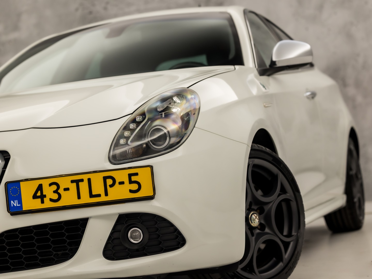 Alfa Romeo Giulietta 1.7 TBi Quadrifoglio Verde Sport 235Pk (APPLE CARPLAY, CLIMATE, GETINT GLAS, SPORTSTOELEN, LEDER, CRUISE, NIEUWSTAAT)