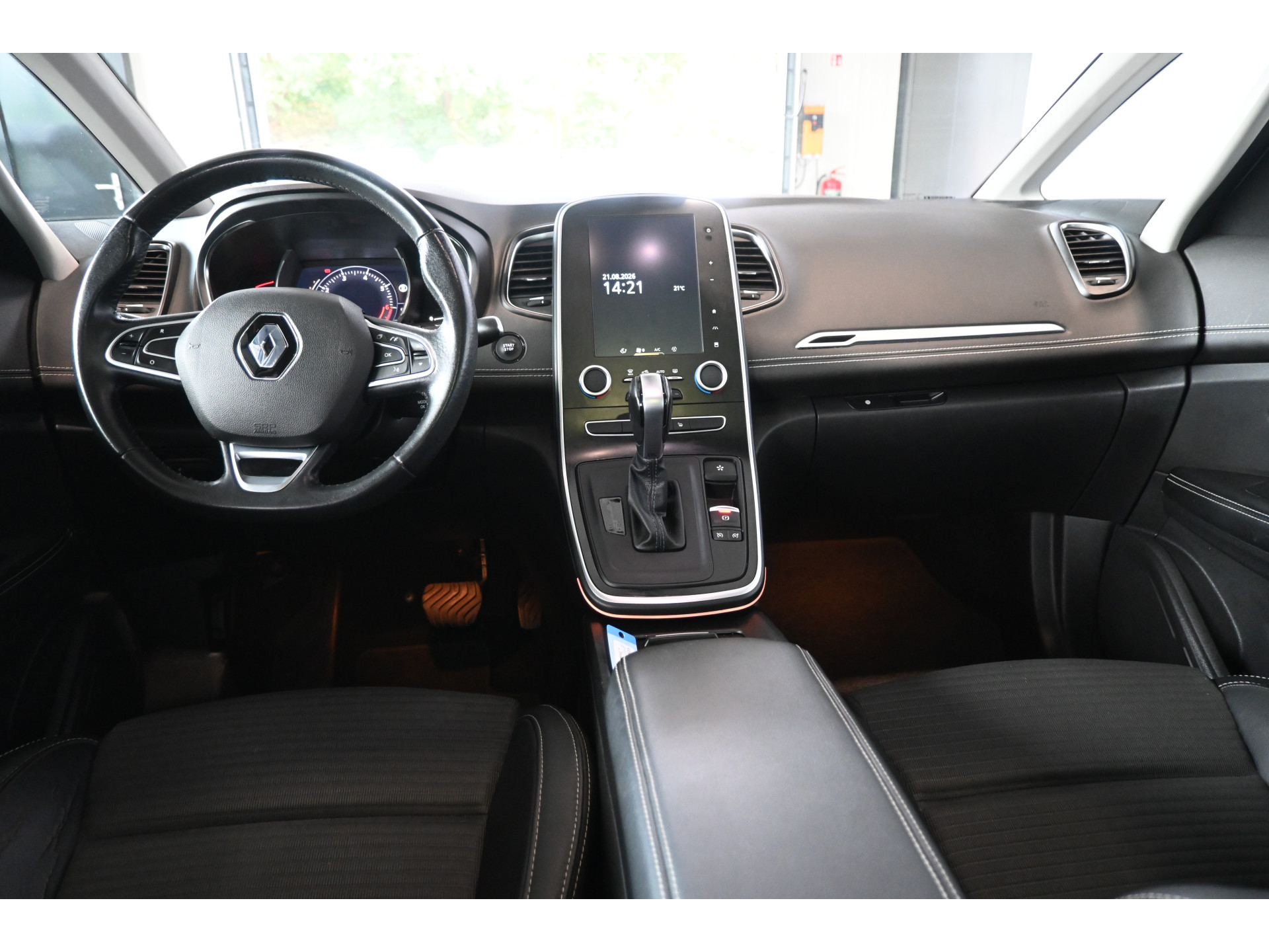 Renault Scénic 1.3 TCe Intens Automaat Nap Clima Cruise Trekhaak Navigatie Head up Panoramadak 100% Onderhouden! Inruil Mogelijk!