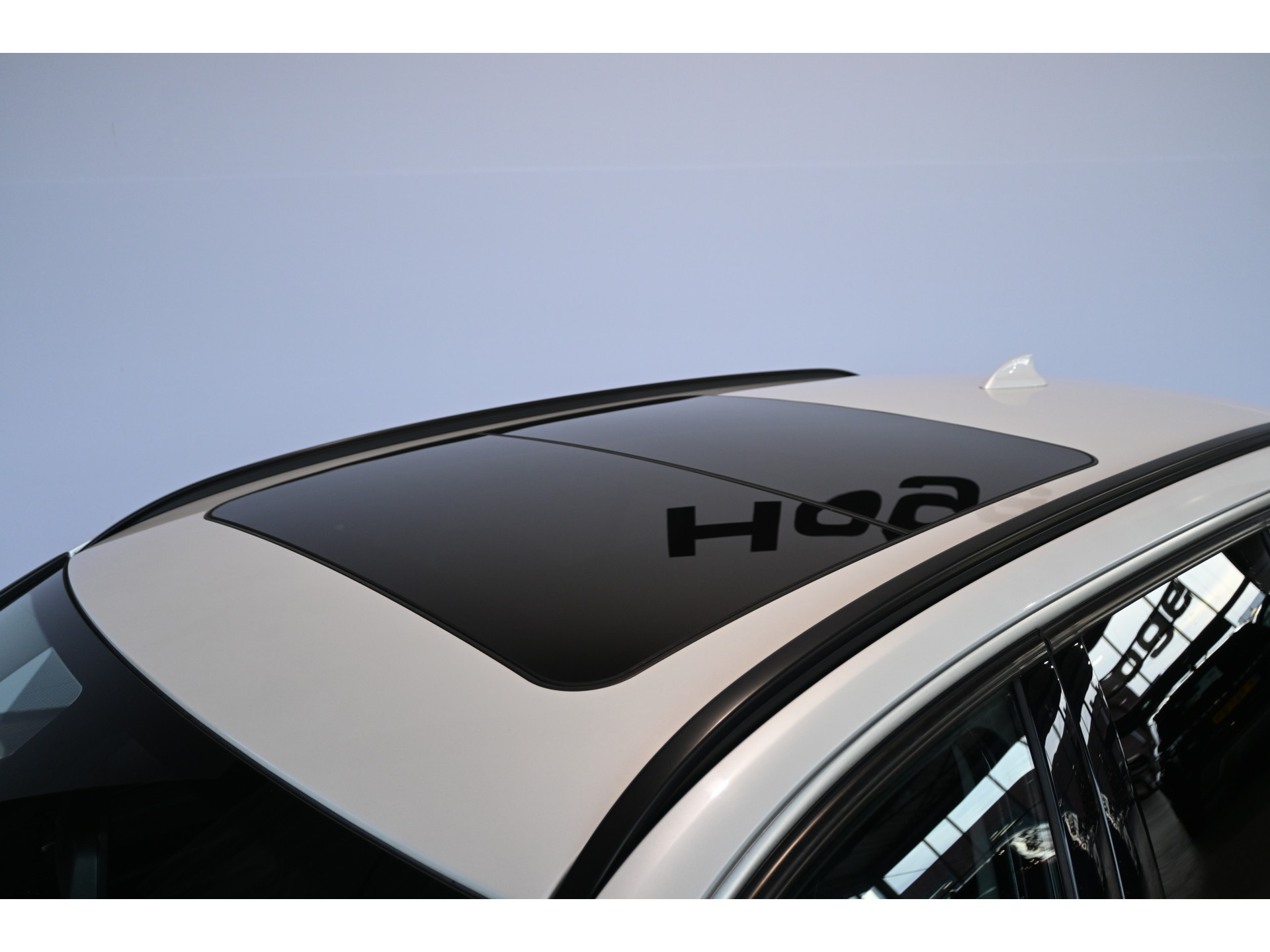 BMW 3-serie Touring 318i Luxury Clima Navigatie LED Panoramadak 18'Inch Goed Onderhouden! Inruil Mogelijk!