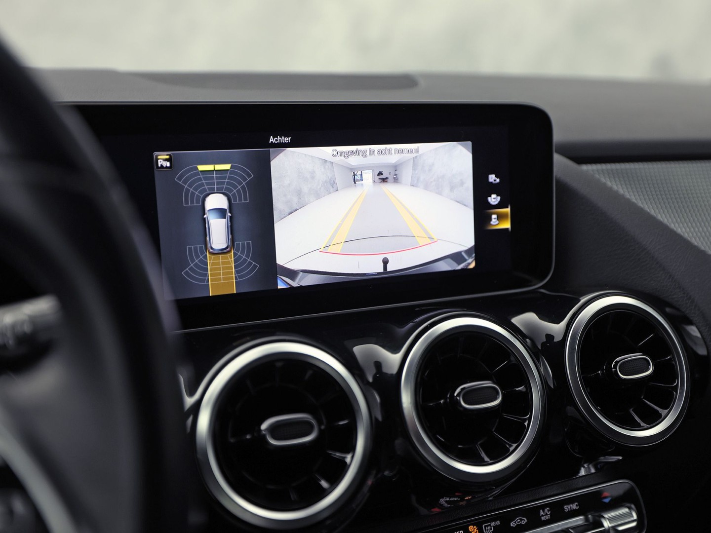 Mercedes-Benz B-Klasse 200 Business Solution Luxury 163Pk Automaat (GROOT NAVI, LEDER, CAMERA, GETINT GLAS, SPORTSTOELEN, STOELVERWARMING, TREKHAAK, NIEUWE APK, NIEUWSTAAT)
