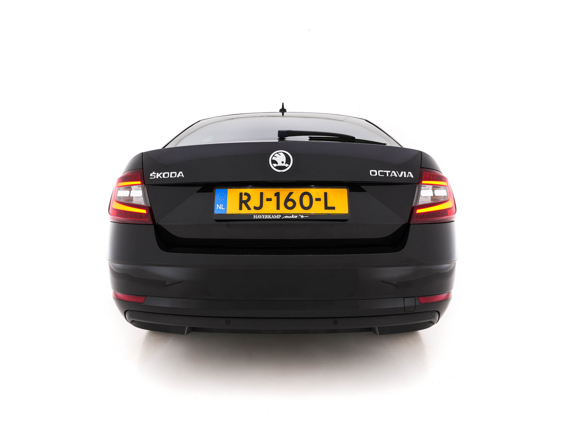 ŠKODA Octavia 1.0 TSI Greentech Style Business (INCL-BTW) Aut. *LEATHER-ALCANTARA | NAVI-FULLMAP | FULL-LED | CANTON-AUDIO | KEYLESS | DAB | HEATED-COMFORTSEATS | ECC | PARKPILOT | SHIFT-PADDLES | CRUISE | PRIVACY-GLASS | 18"ALU*