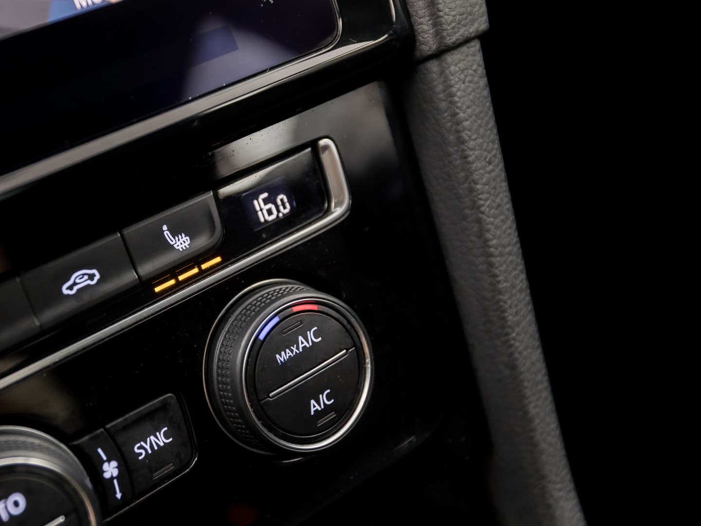 Volkswagen Golf 1.5 TSI 131PK Sportline (APPLE CARPLAY, GROOT NAVI, 4 CILINDER, CLIMATE, LED KOPLAMPEN, STOELVERWARMING, SPORTSTOELEN, GETINT GLAS, LM VELGEN, ADAPTIVE CRUISE, PARKEERSENSOREN, NIEUWSTAAT)